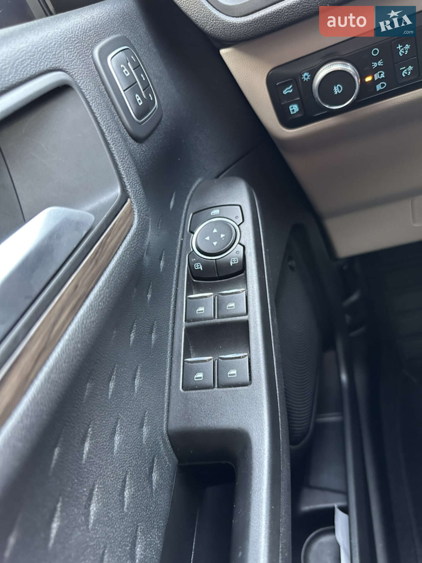 Ford Escape 2019 VIN 1FMCU0DZ5LUA39590 фото оголошення 48 з 61