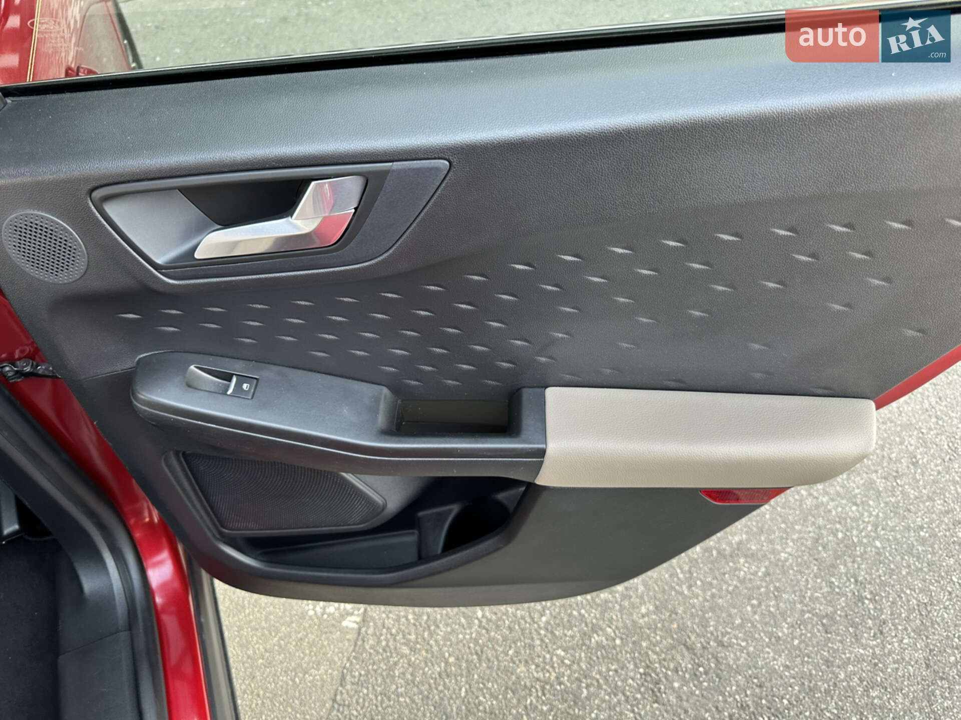 Ford Escape 2019 VIN 1FMCU0DZ5LUA39590 фото оголошення 31 з 61
