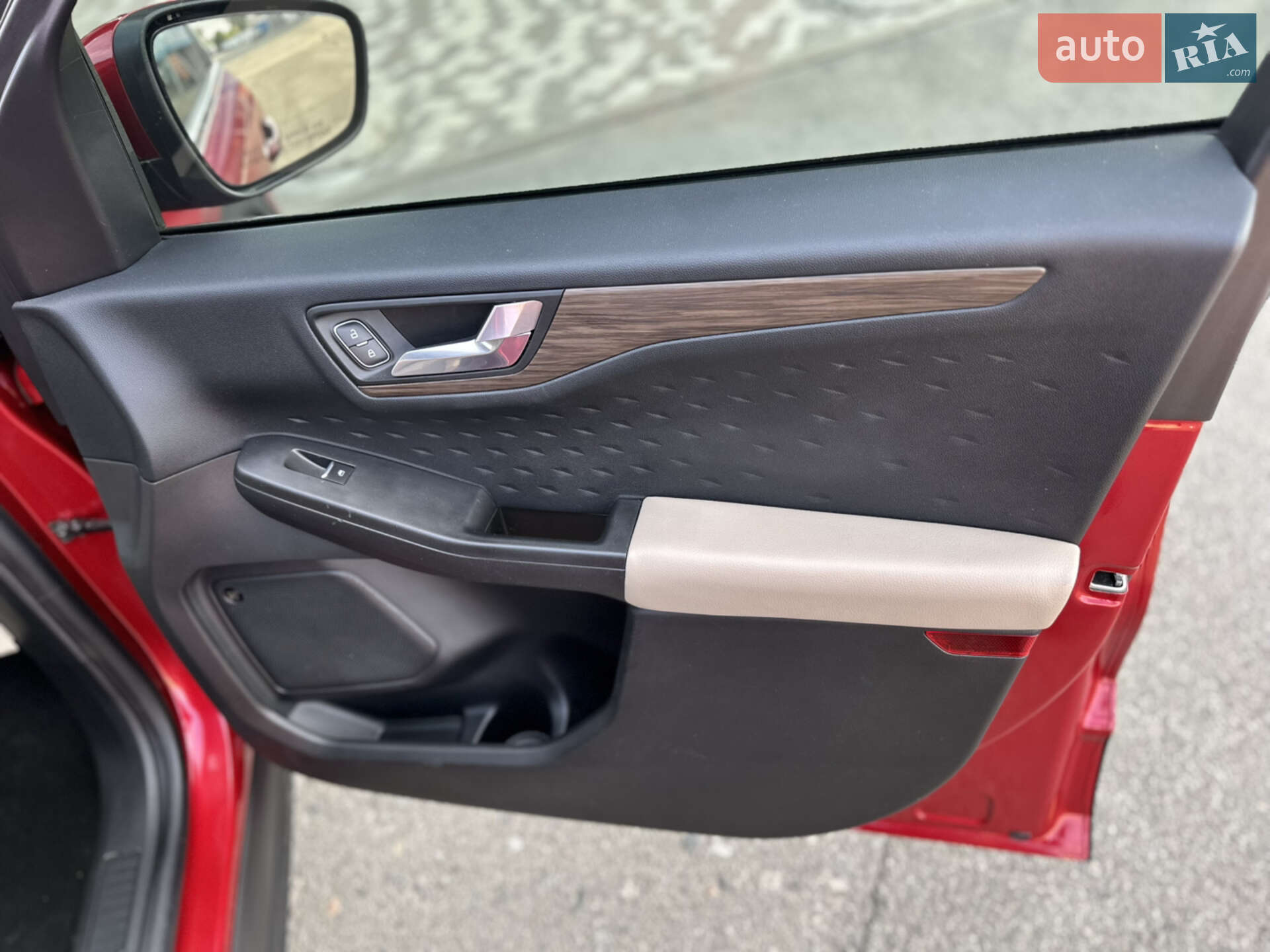 Ford Escape 2019 VIN 1FMCU0DZ5LUA39590 фото оголошення 26 з 61