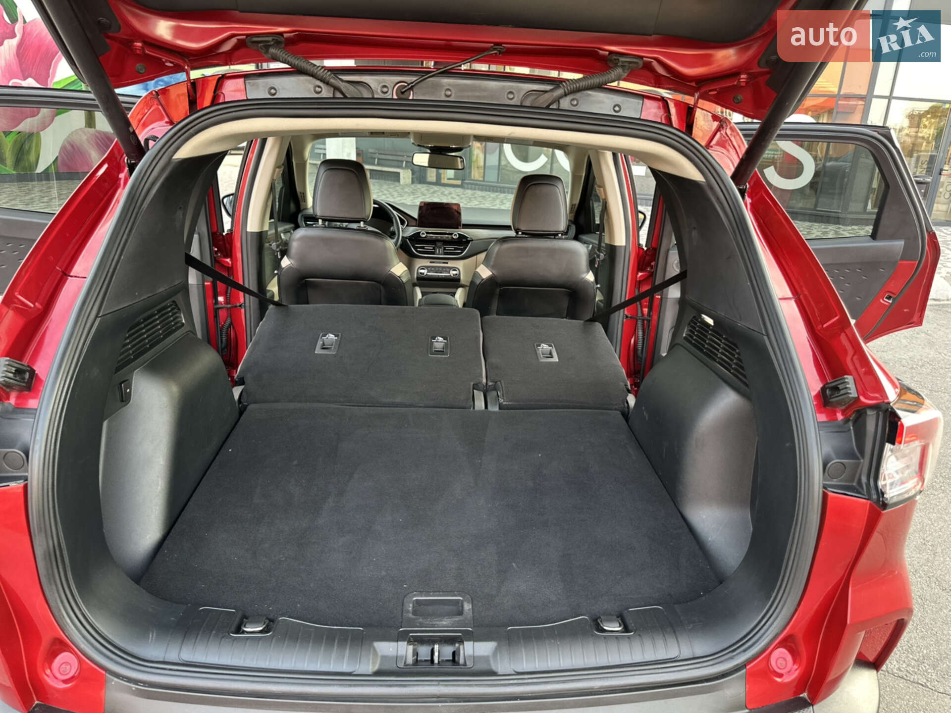 Ford Escape 2019 VIN 1FMCU0DZ5LUA39590 фото оголошення 28 з 61