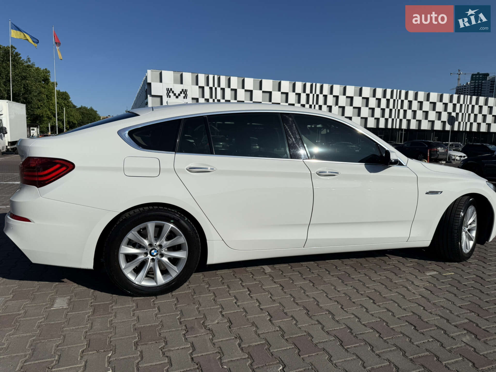BMW 5 Series GT 2017 VIN WBASZ61090G172340 фото оголошення 11 з 20
