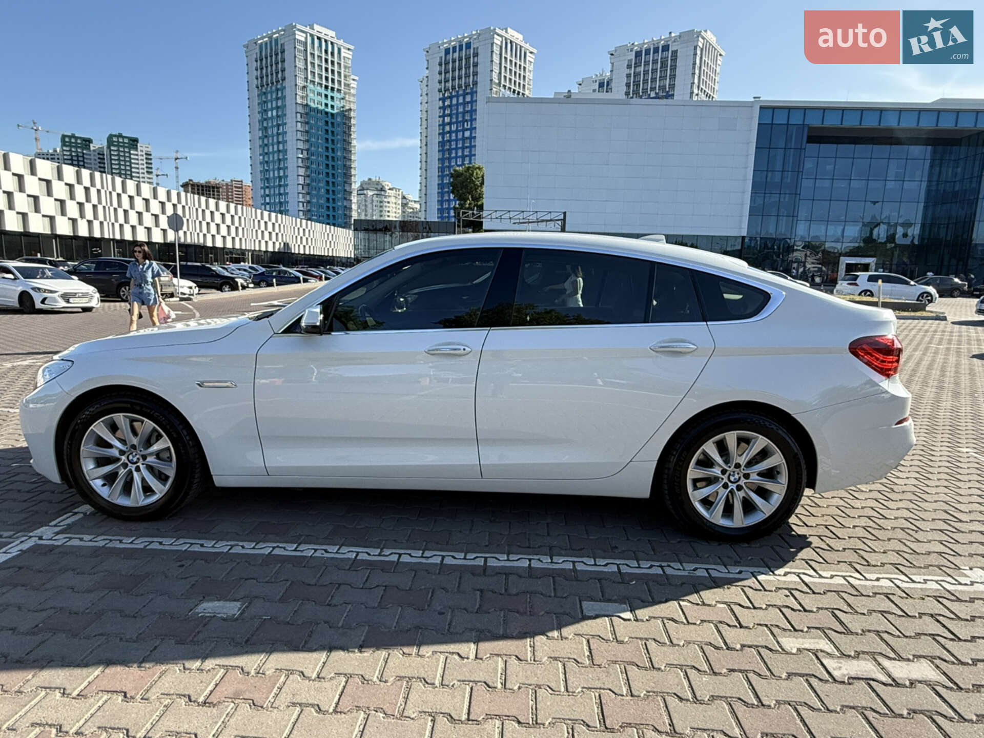 BMW 5 Series GT 2017 VIN WBASZ61090G172340 фото оголошення 14 з 20