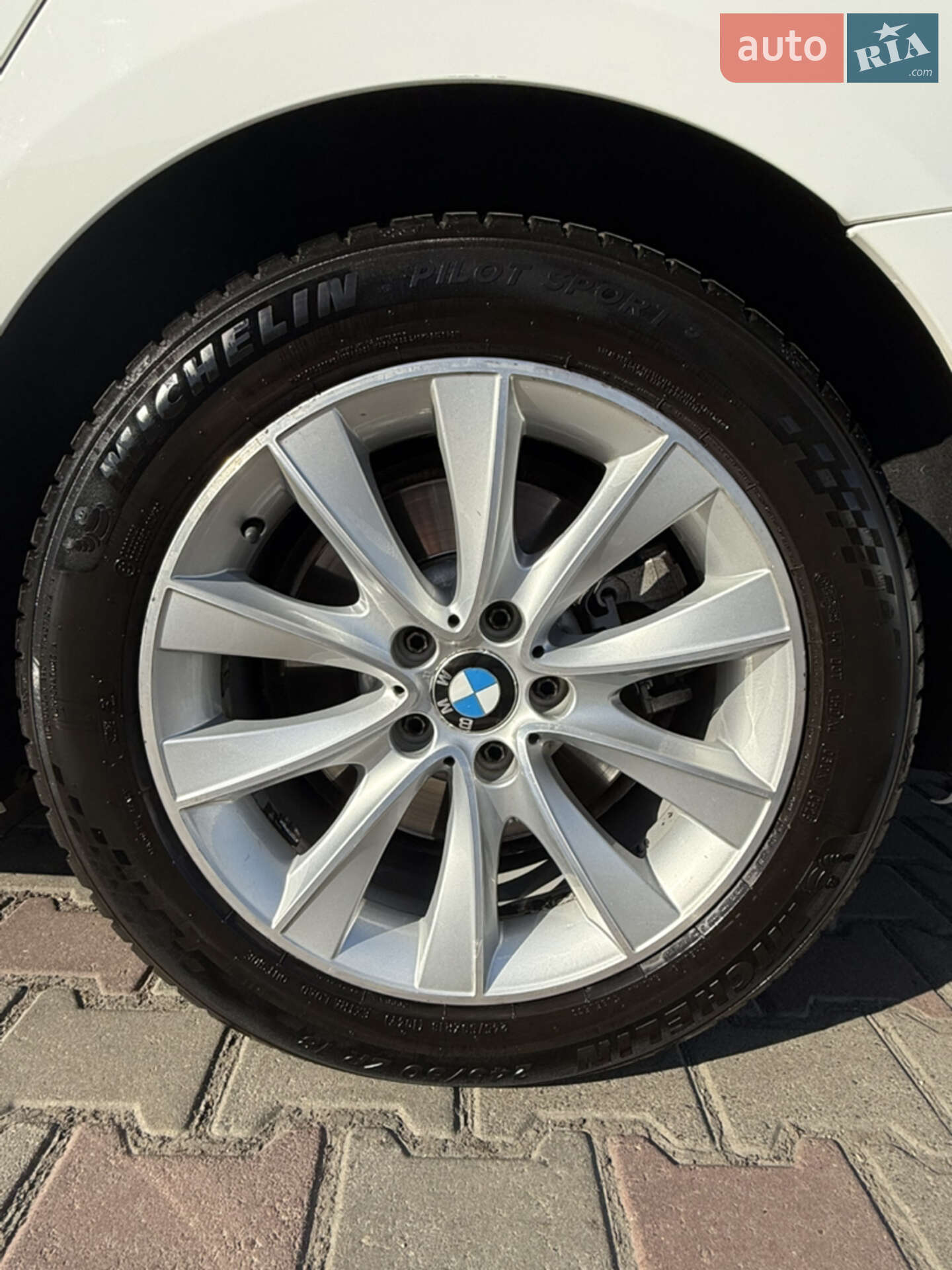 BMW 5 Series GT 2017 VIN WBASZ61090G172340 фото оголошення 16 з 20