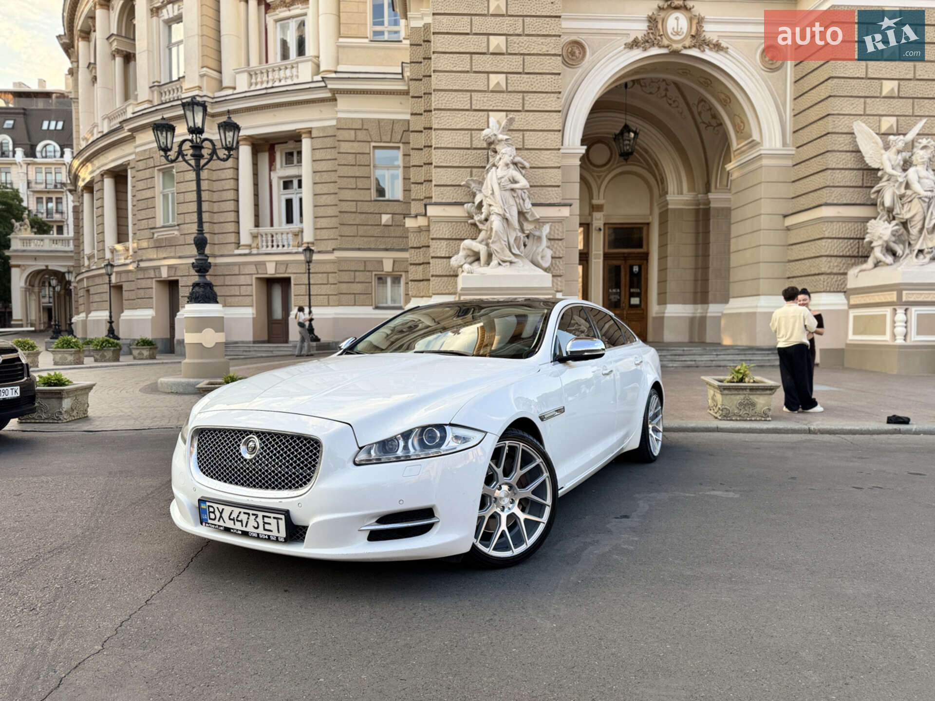 Jaguar XJ 2011 VIN SAJAA16P4CLV23098 фото оголошення 2 з 36