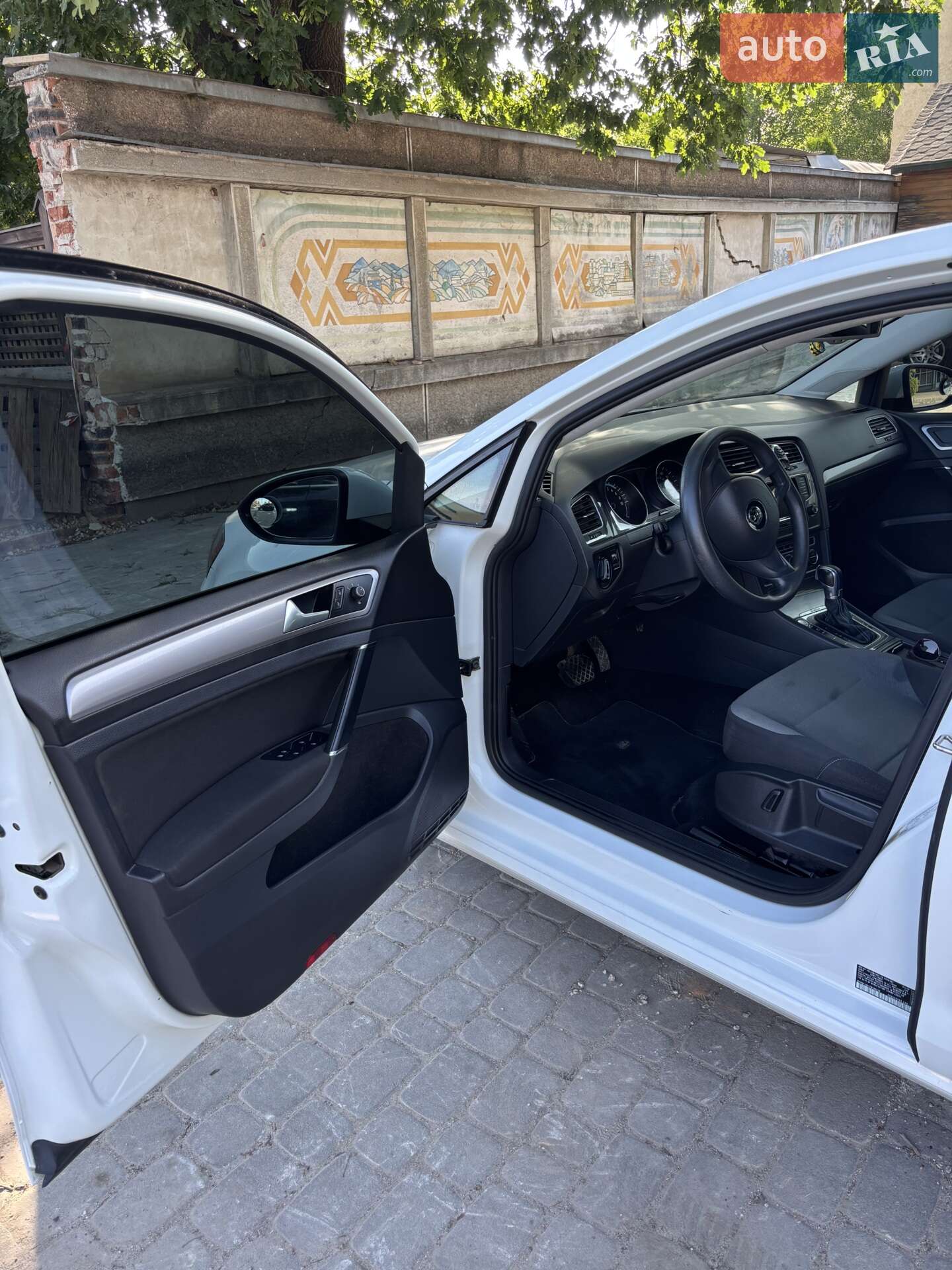 Volkswagen e-Golf 2015 VIN WVWKP7AU1FW906839 фото оголошення 8 з 14