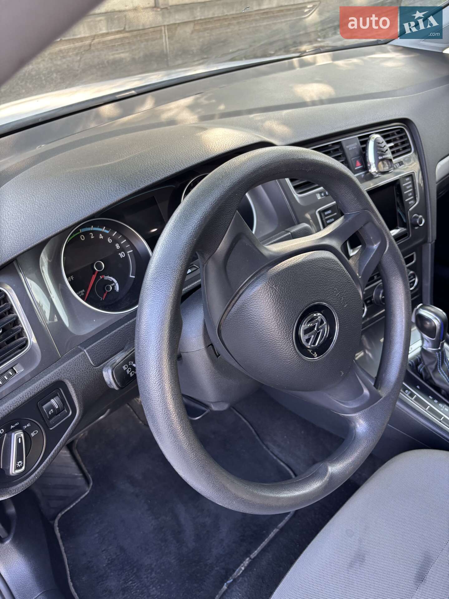 Volkswagen e-Golf 2015 VIN WVWKP7AU1FW906839 фото оголошення 9 з 14