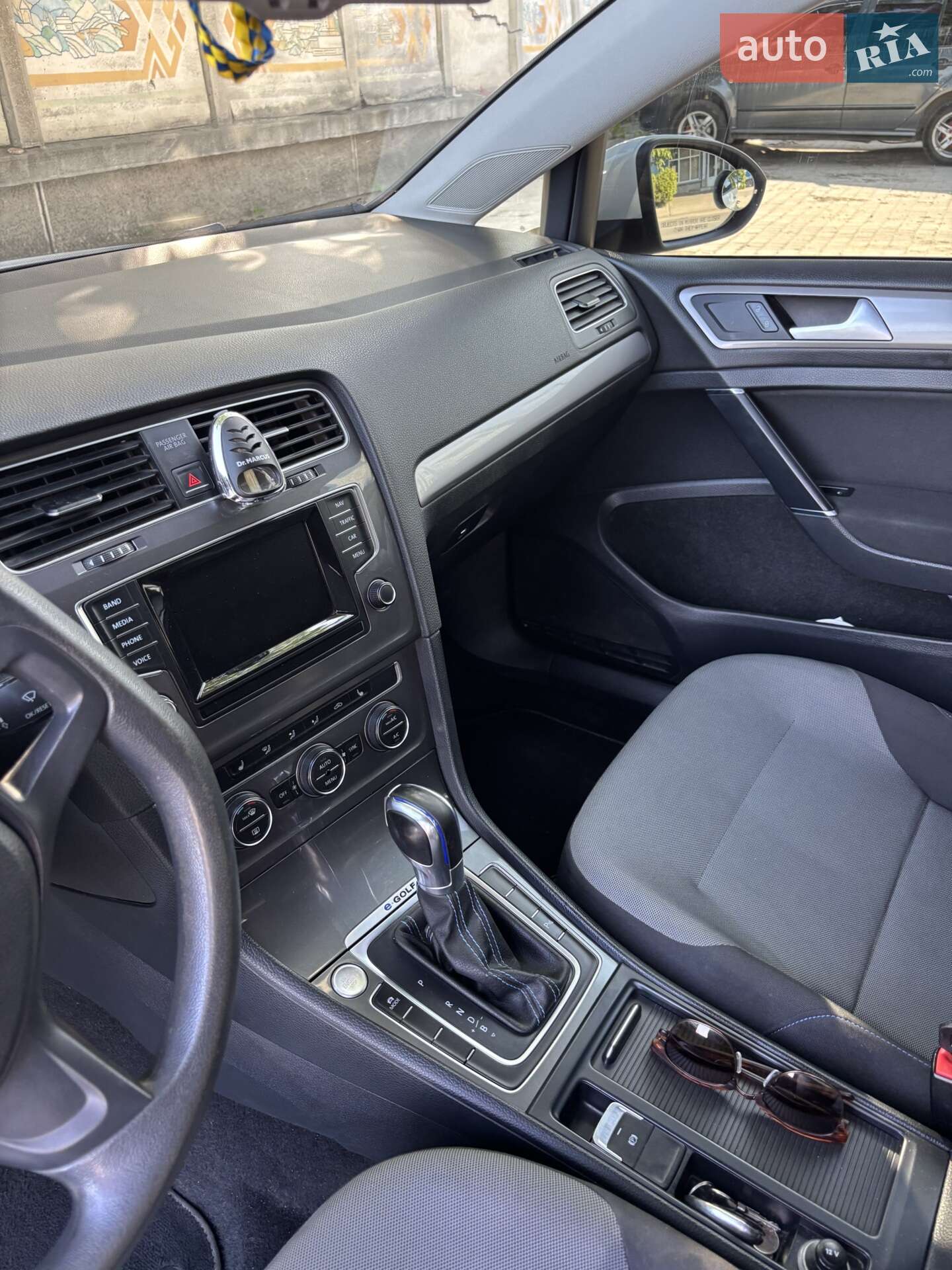 Volkswagen e-Golf 2015 VIN WVWKP7AU1FW906839 фото оголошення 10 з 14