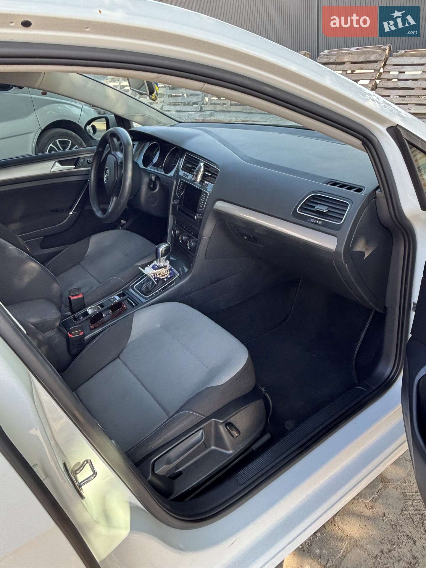 Volkswagen e-Golf 2015 VIN WVWKP7AU1FW906839 фото оголошення 11 з 14
