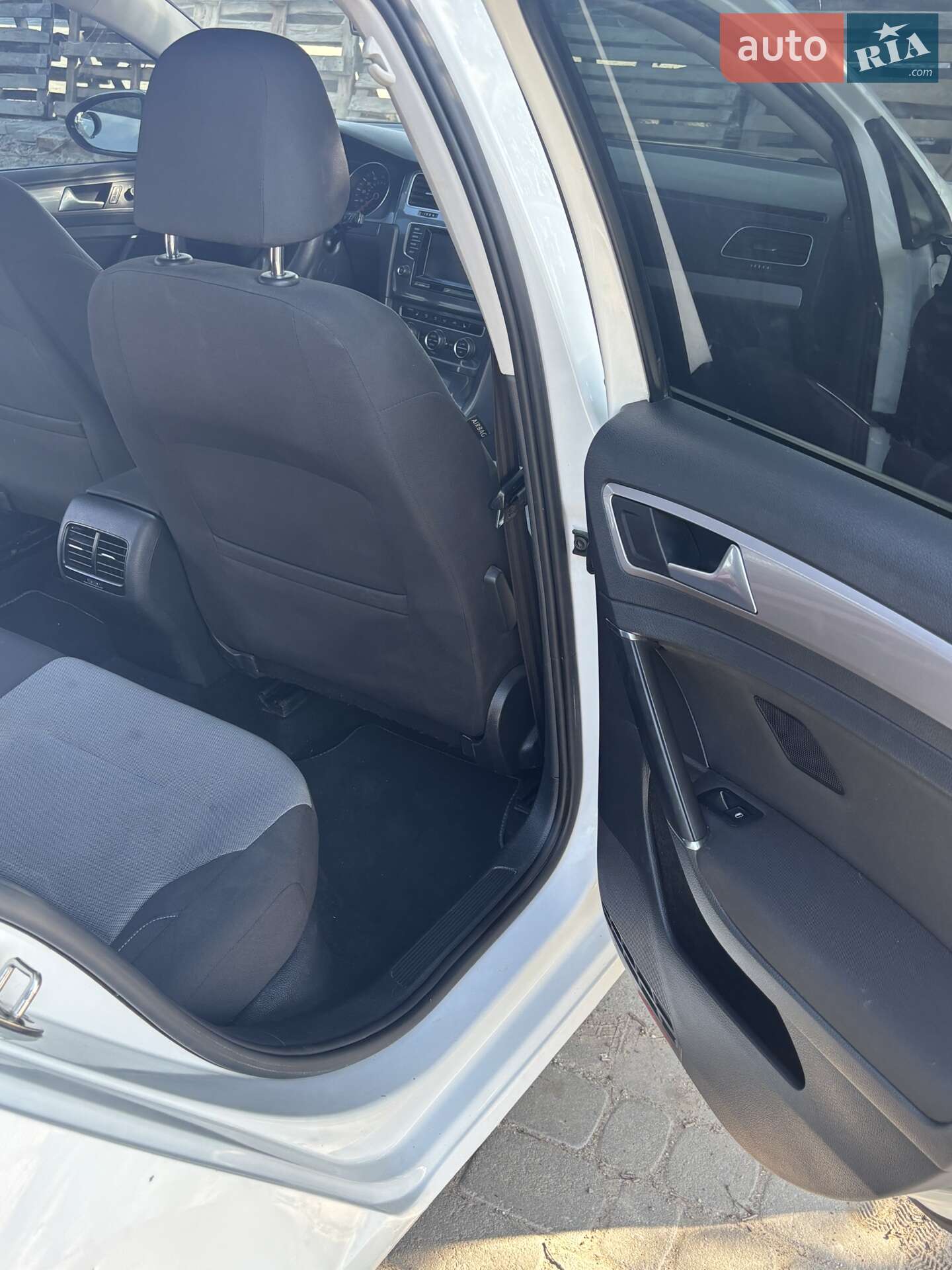 Volkswagen e-Golf 2015 VIN WVWKP7AU1FW906839 фото оголошення 13 з 14