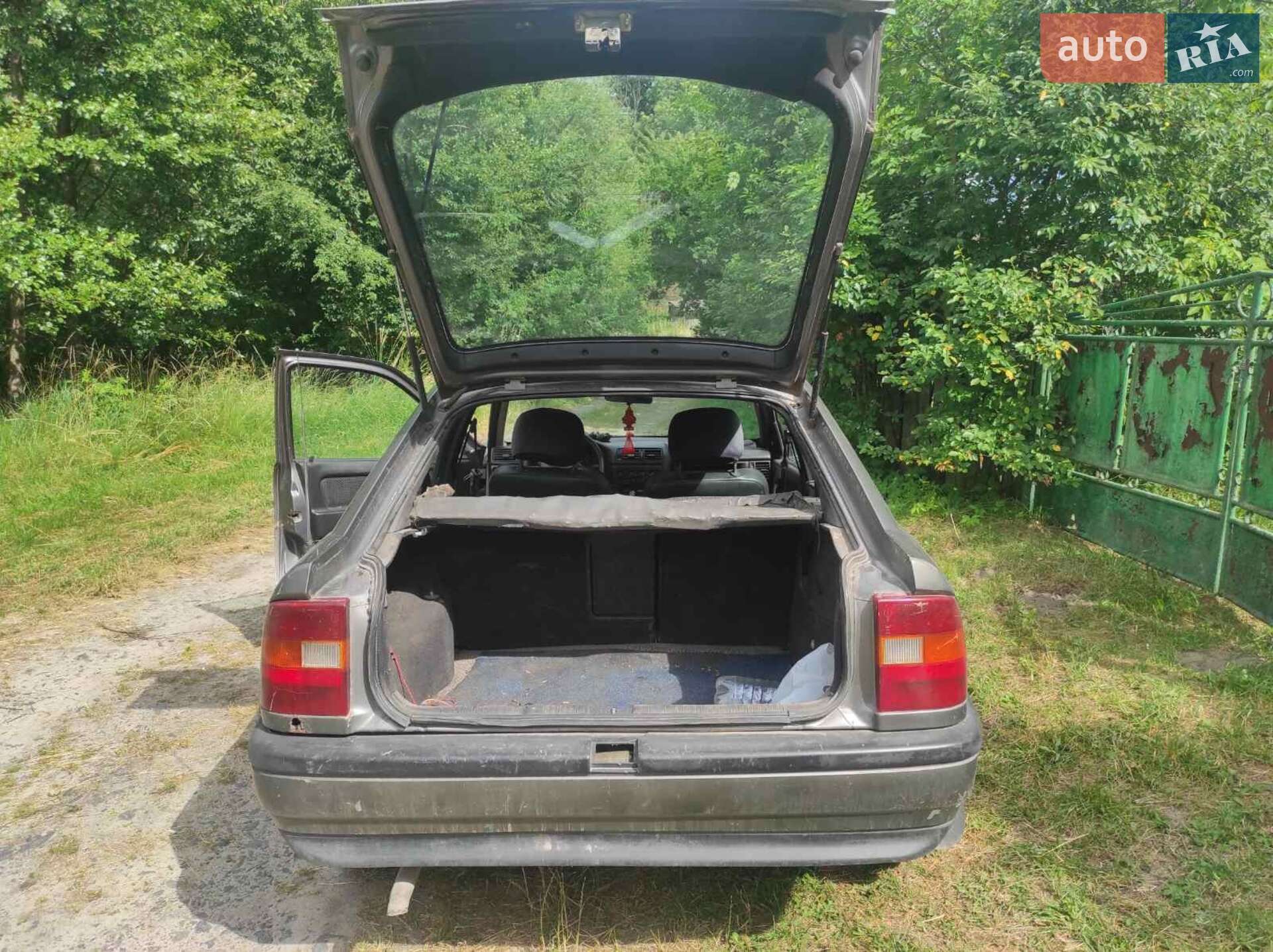 Opel Vectra 1990 VIN W0L000089L1162081 фото оголошення 2 з 18