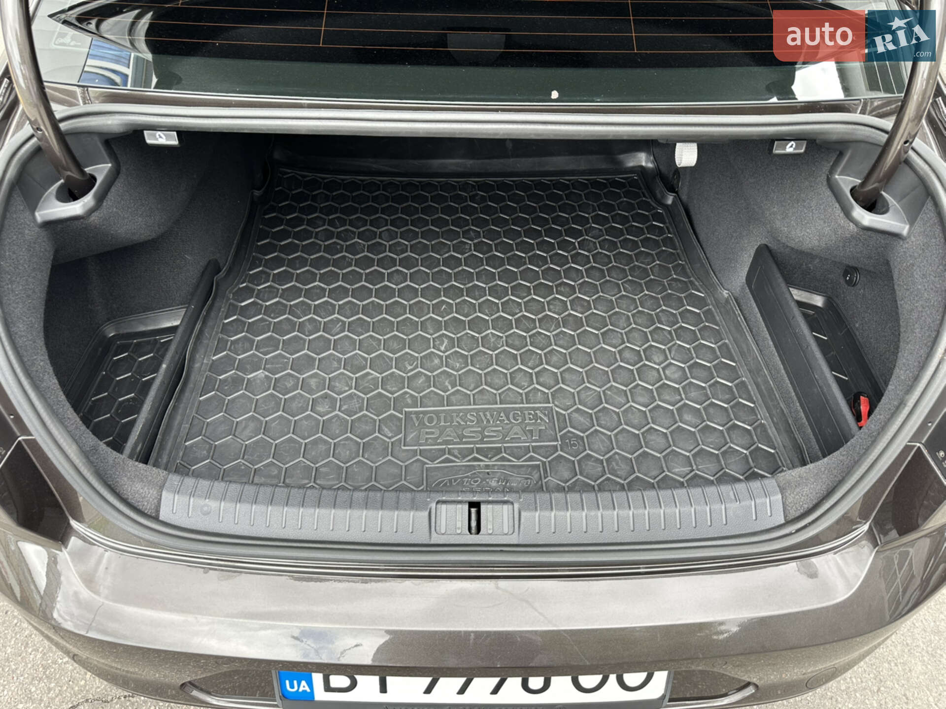Volkswagen Passat 2018 VIN WVWZZZ3CZJE260257 фото оголошення 9 з 32