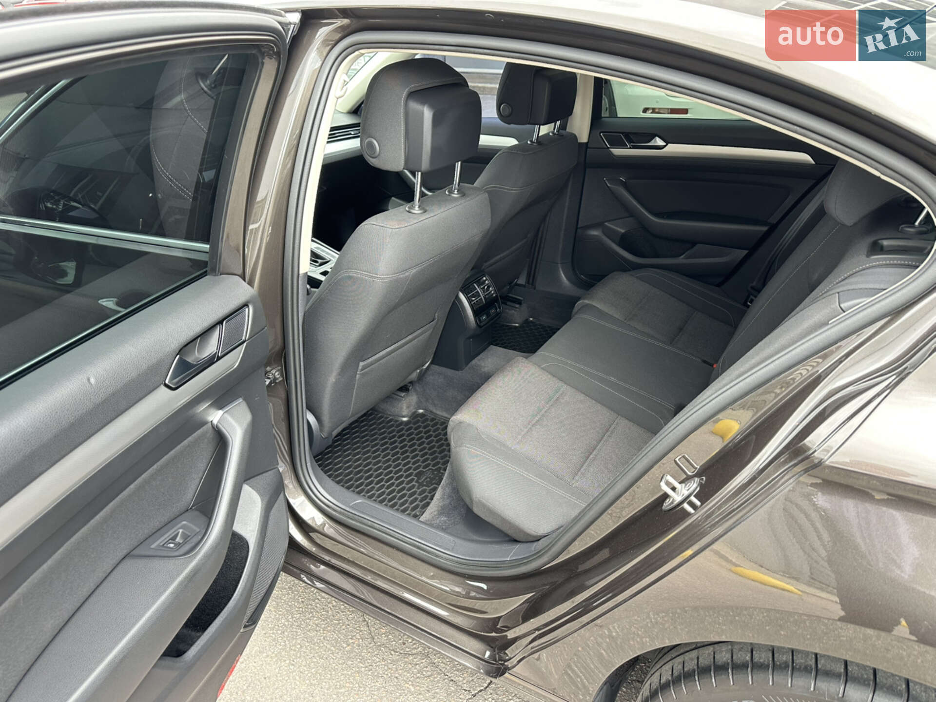 Volkswagen Passat 2018 VIN WVWZZZ3CZJE260257 фото оголошення 13 з 32