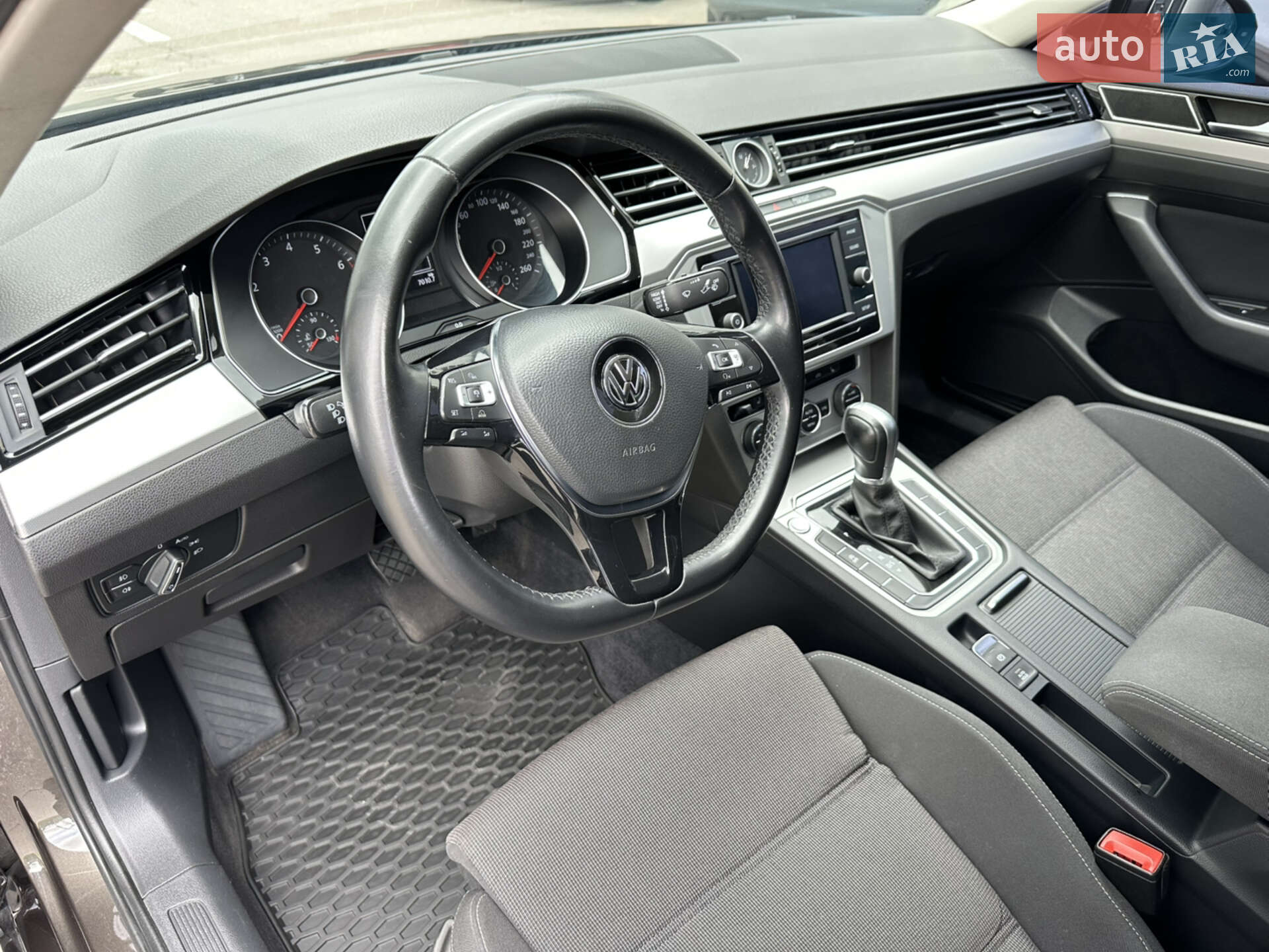 Volkswagen Passat 2018 VIN WVWZZZ3CZJE260257 фото оголошення 16 з 32