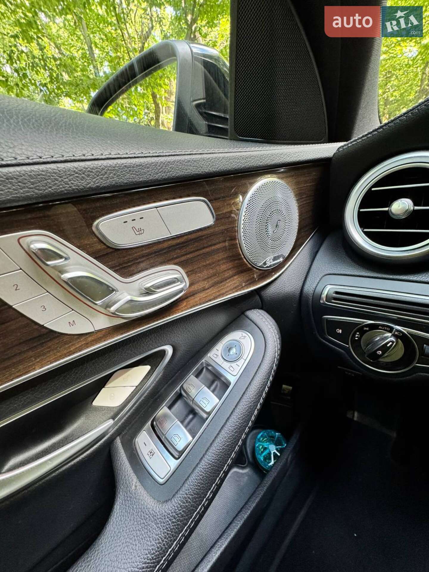 Mercedes-Benz C-Class 2015 VIN 55SWF4JB2FU080376 фото оголошення 27 з 31