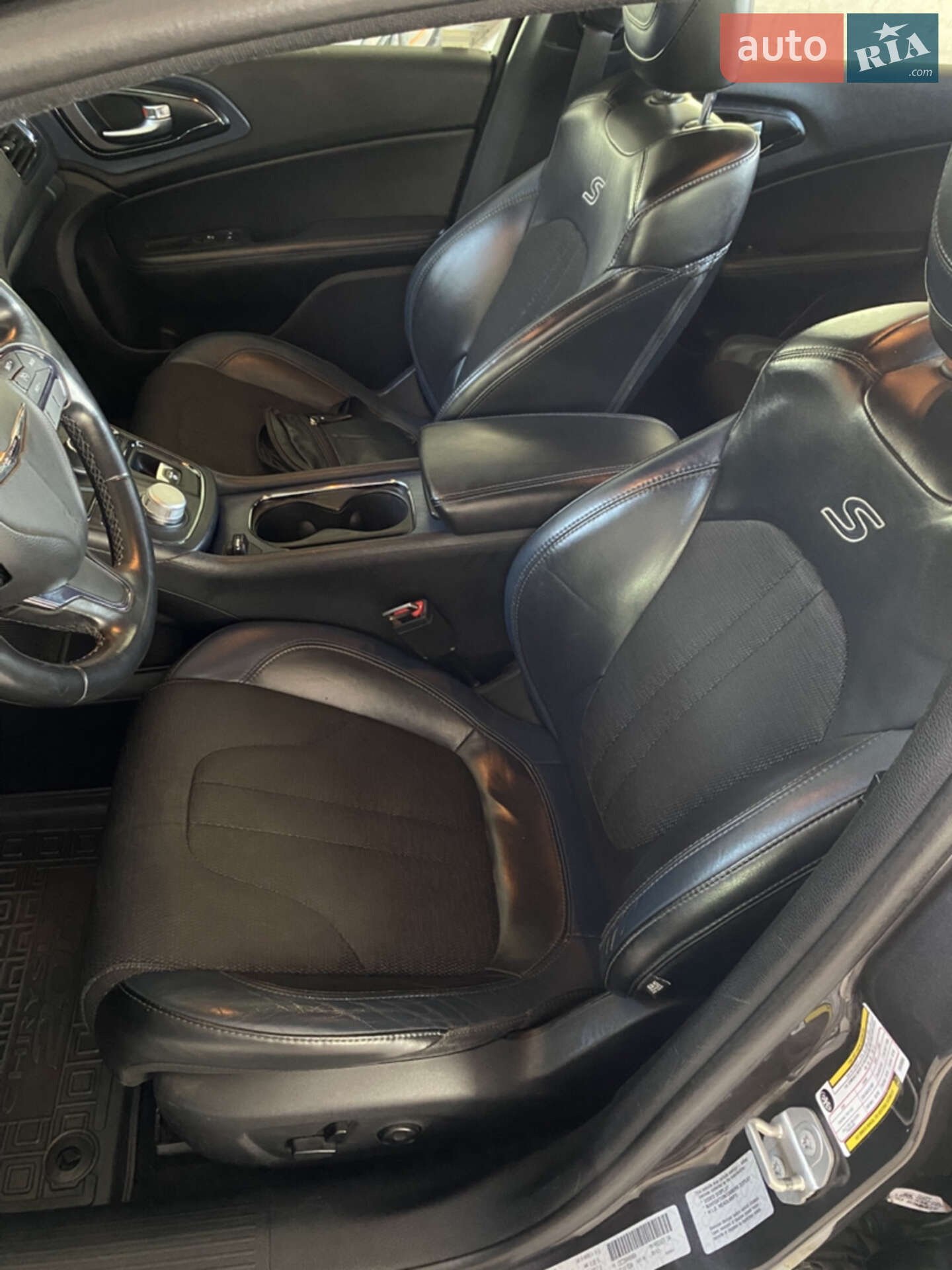 Chrysler 200 2016 VIN 1C3CCCBB0HN500604 фото оголошення 12 з 18