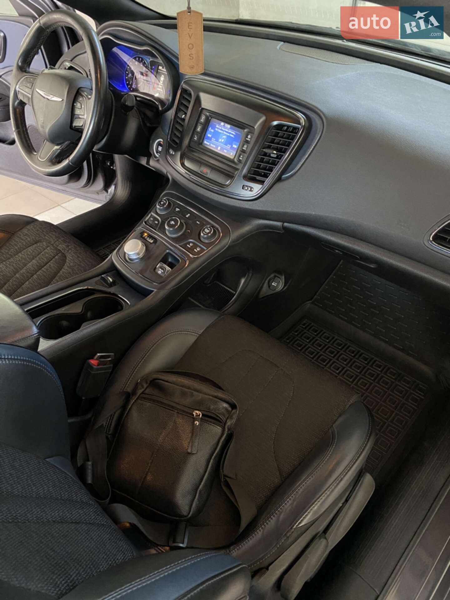 Chrysler 200 2016 VIN 1C3CCCBB0HN500604 фото оголошення 14 з 18