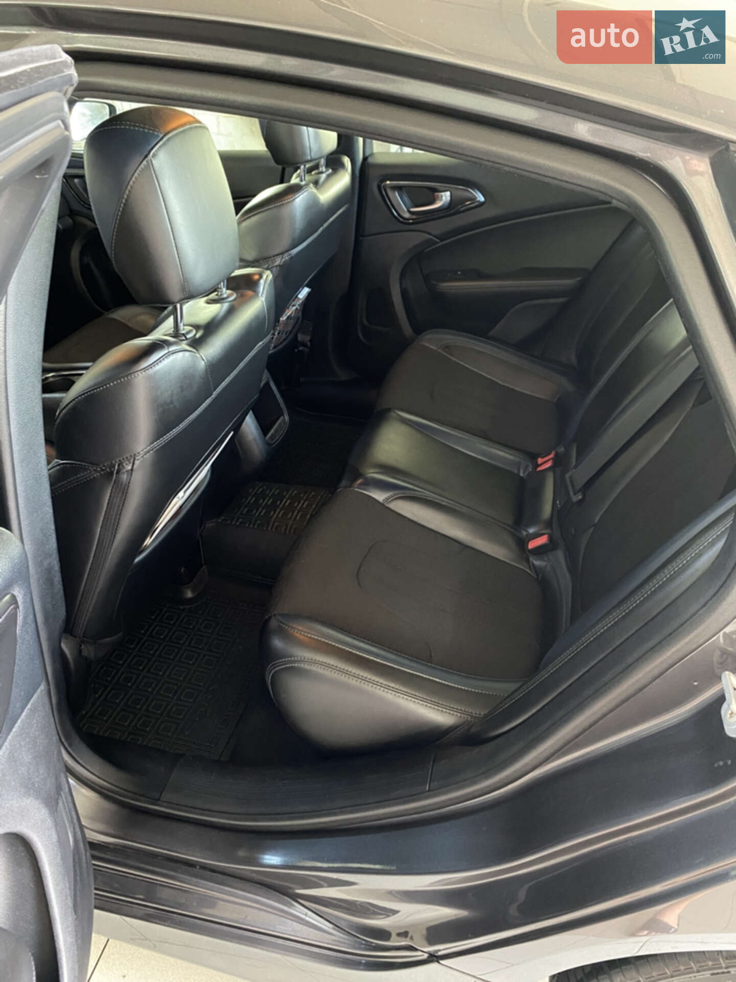 Chrysler 200 2016 VIN 1C3CCCBB0HN500604 фото оголошення 18 з 18