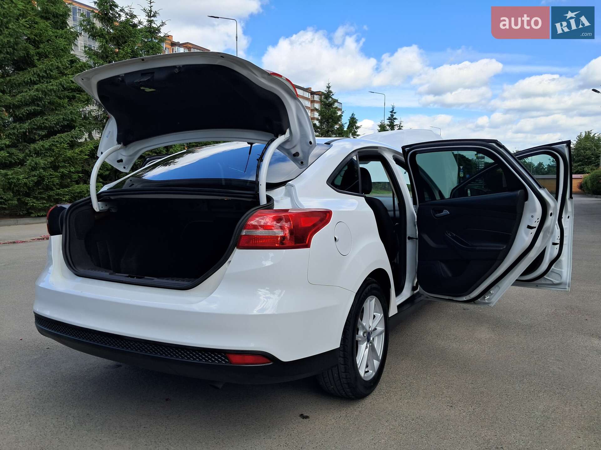 Ford Focus 2017 VIN 1FADP3F23HL216710 фото оголошення 26 з 125