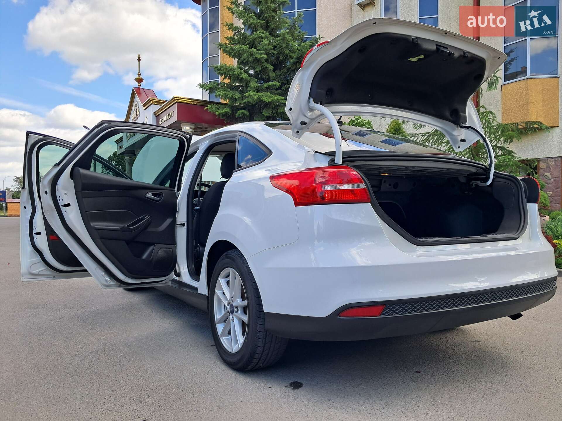 Ford Focus 2017 VIN 1FADP3F23HL216710 фото оголошення 27 з 125