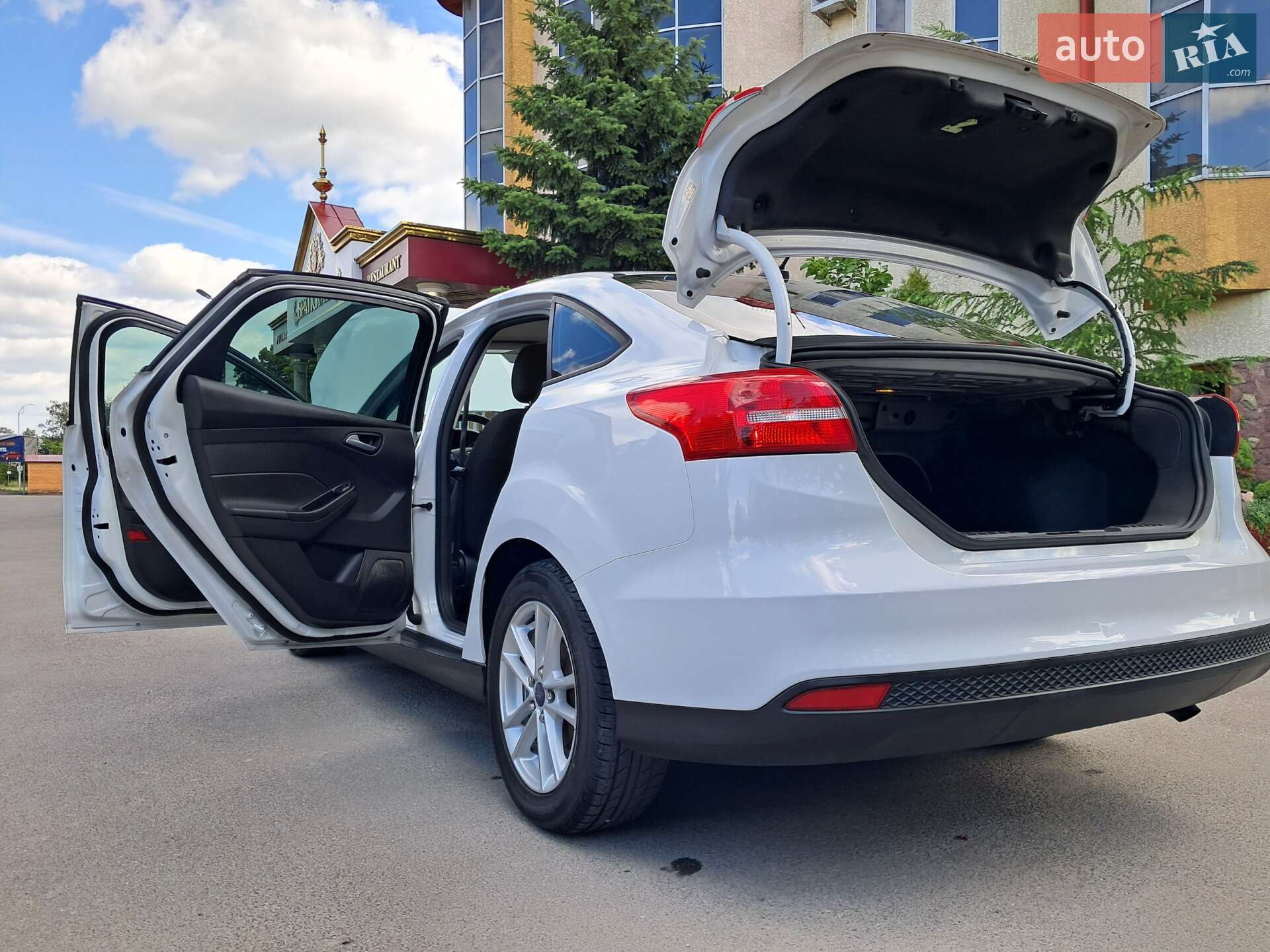 Ford Focus 2017 VIN 1FADP3F23HL216710 фото оголошення 30 з 125