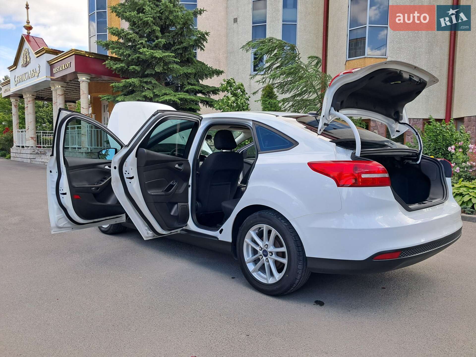 Ford Focus 2017 VIN 1FADP3F23HL216710 фото оголошення 31 з 125