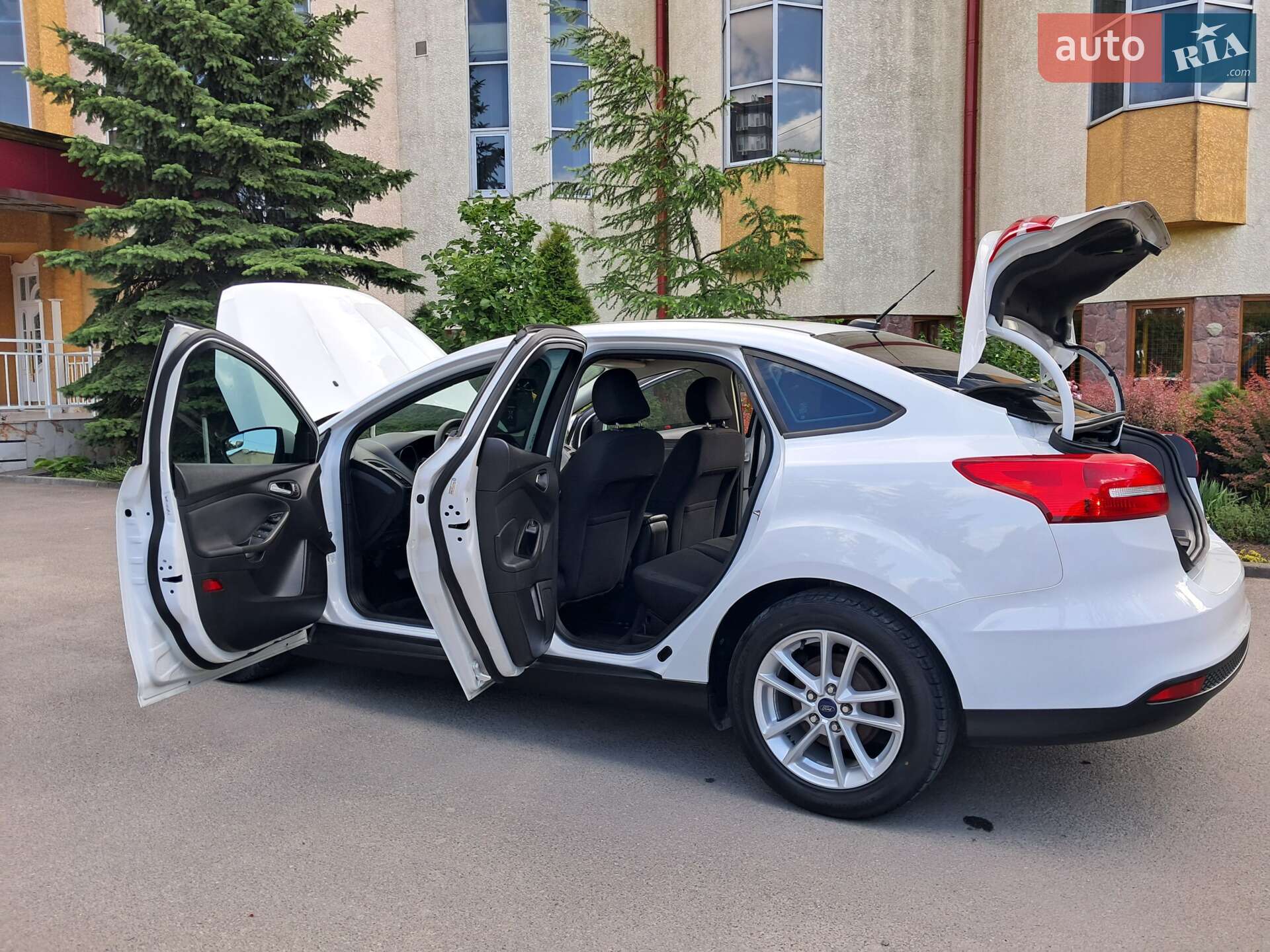 Ford Focus 2017 VIN 1FADP3F23HL216710 фото оголошення 32 з 125