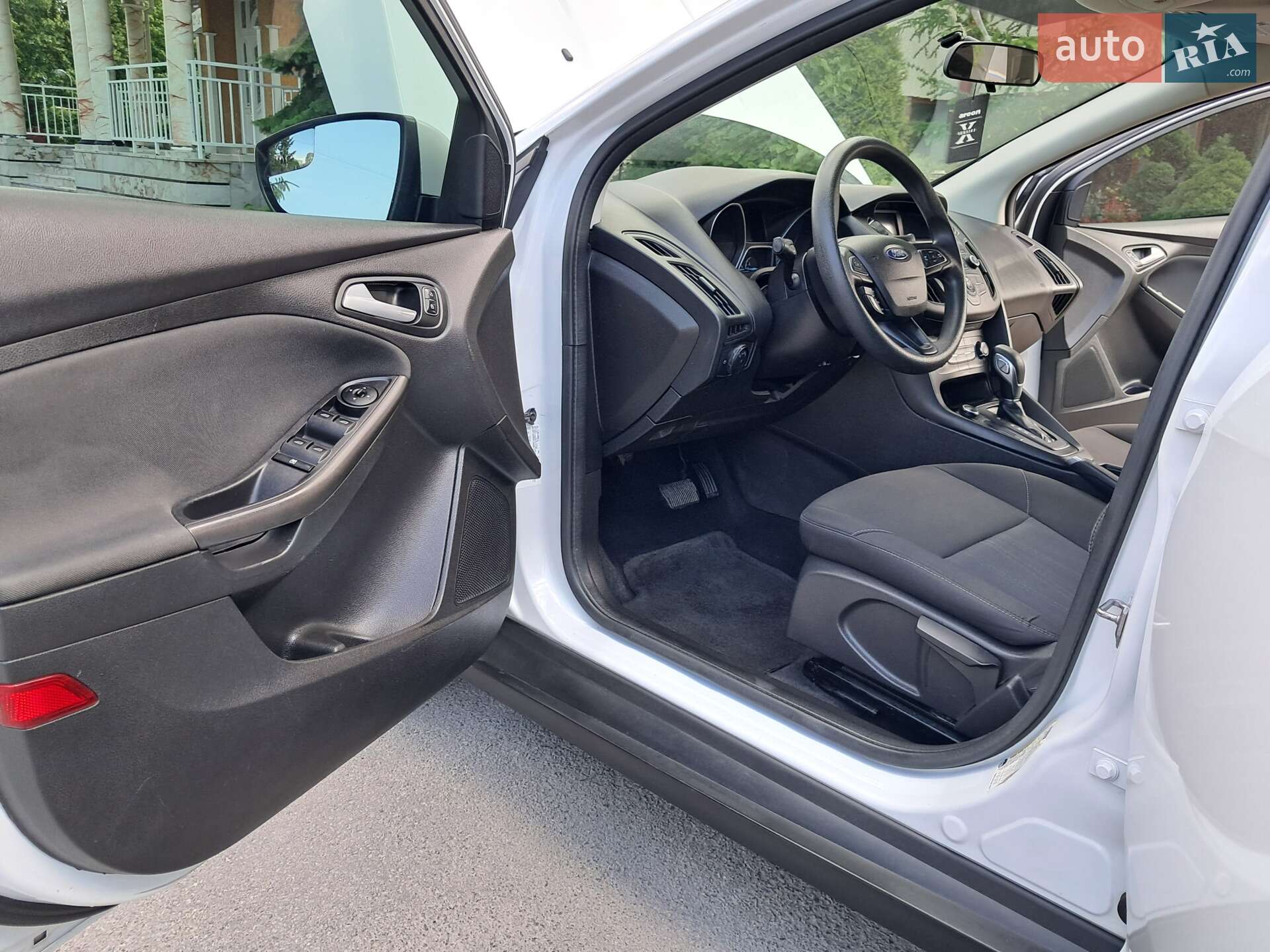 Ford Focus 2017 VIN 1FADP3F23HL216710 фото оголошення 33 з 125