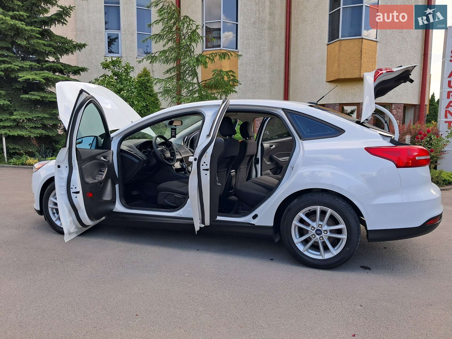 Ford Focus 2017 VIN 1FADP3F23HL216710 фото оголошення 34 з 125