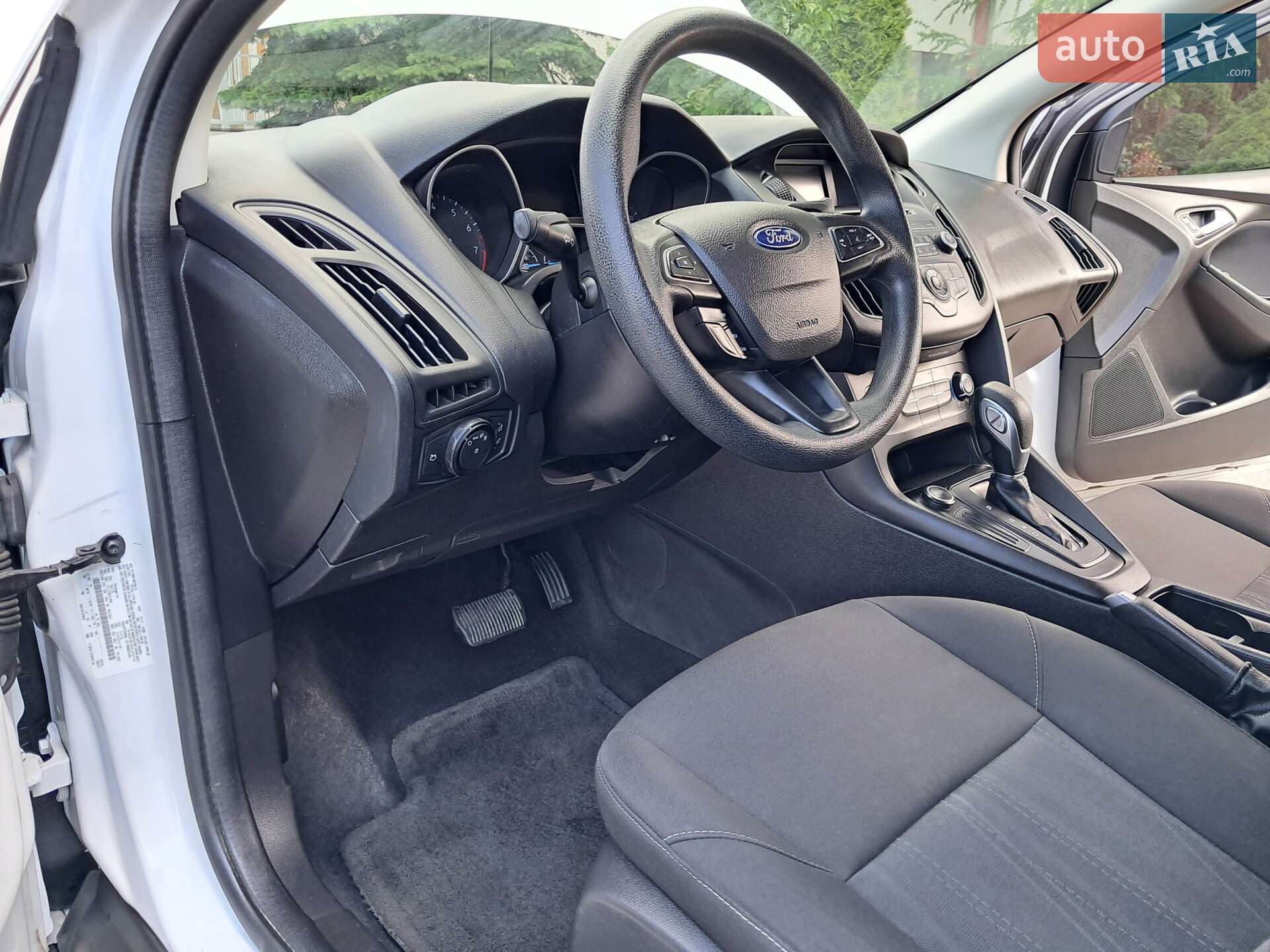 Ford Focus 2017 VIN 1FADP3F23HL216710 фото оголошення 38 з 125