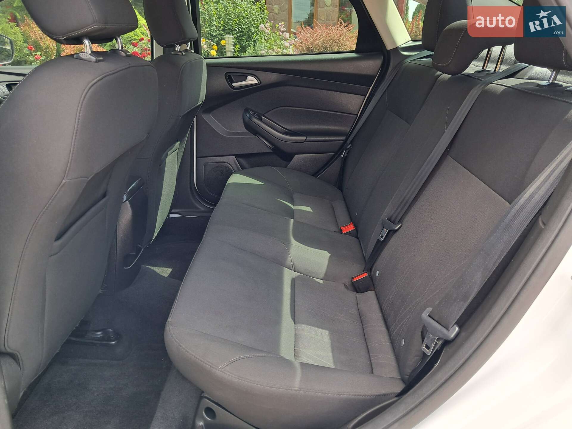 Ford Focus 2017 VIN 1FADP3F23HL216710 фото оголошення 63 з 125