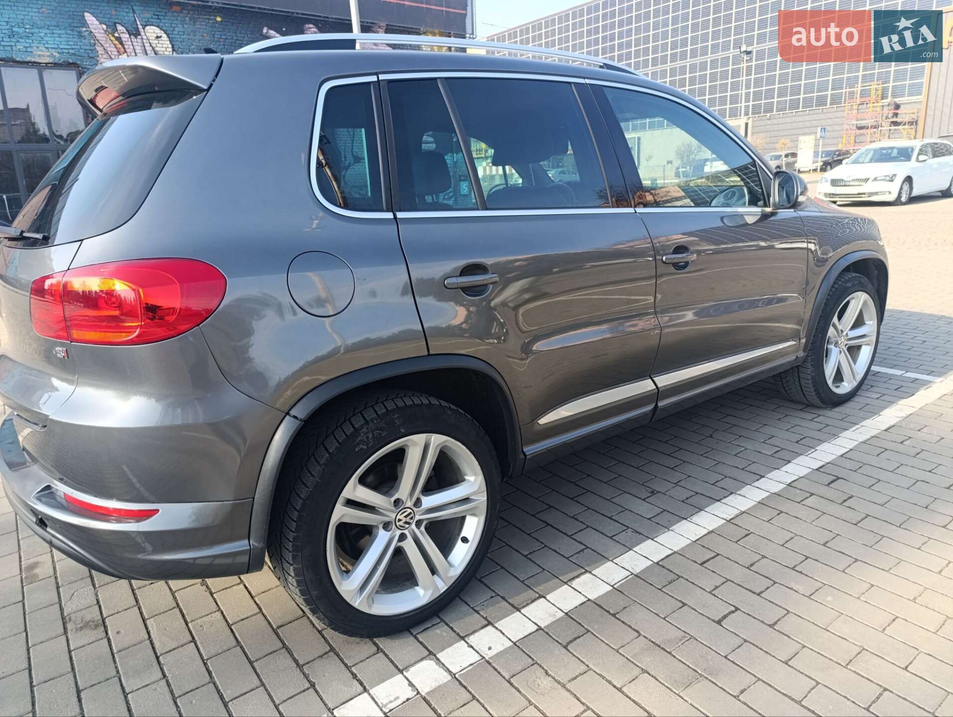 Volkswagen Tiguan 2016 VIN WVGAV7AXXGW087354 фото оголошення 11 з 27