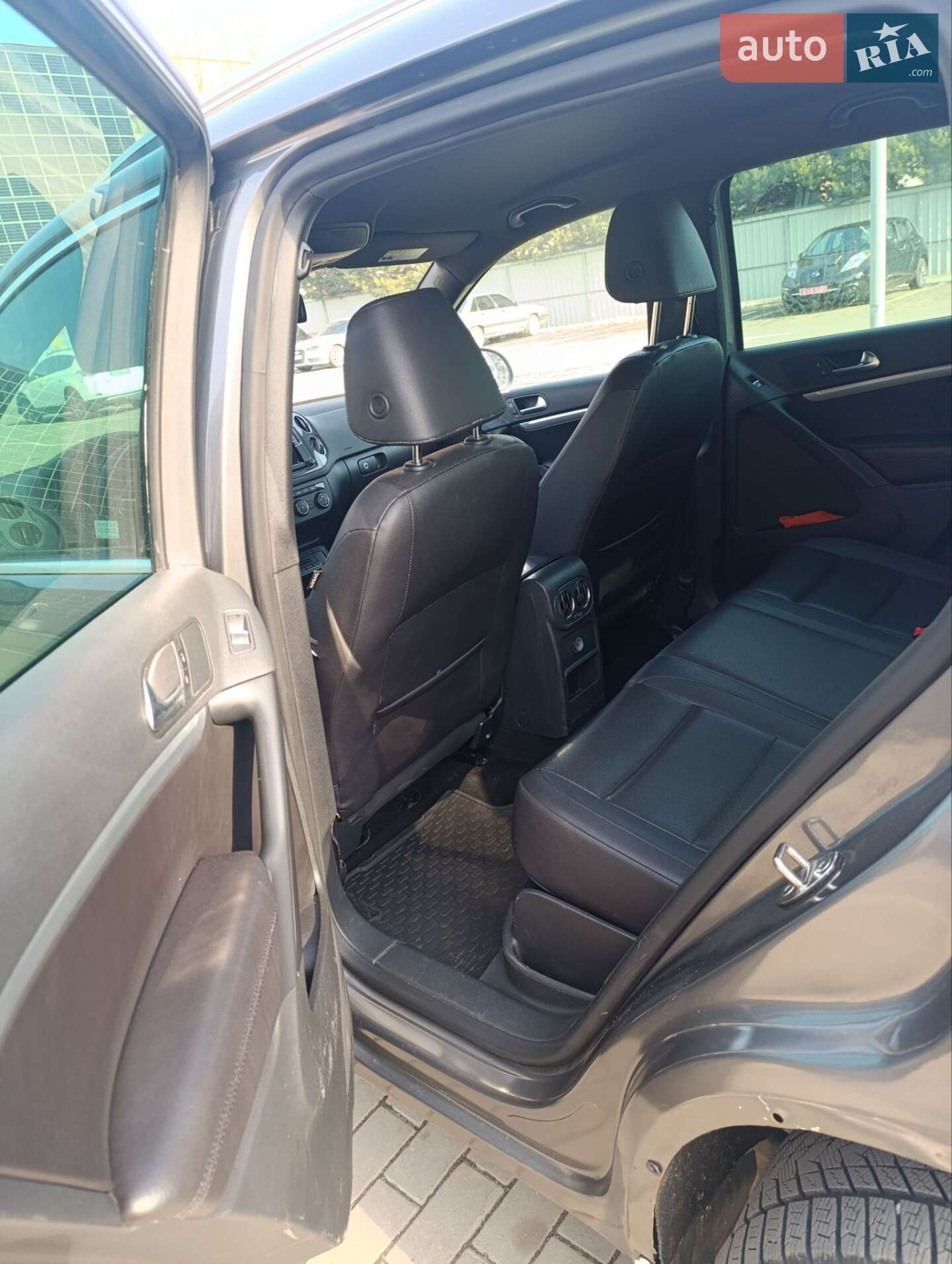 Volkswagen Tiguan 2016 VIN WVGAV7AXXGW087354 фото оголошення 12 з 27