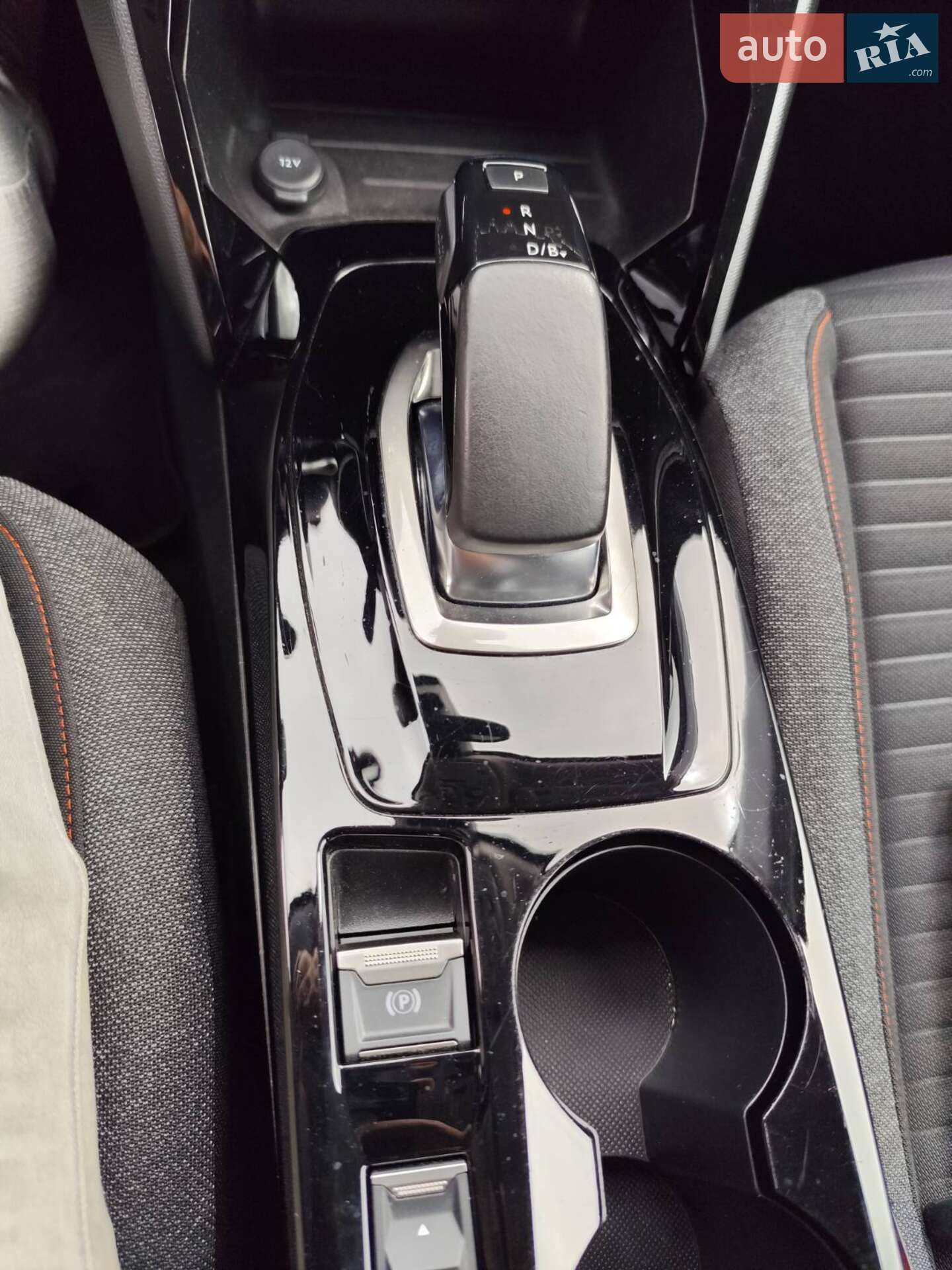 Peugeot e-2008 2020 VIN VR3UKZKXZLJ820065 фото оголошення 30 з 42