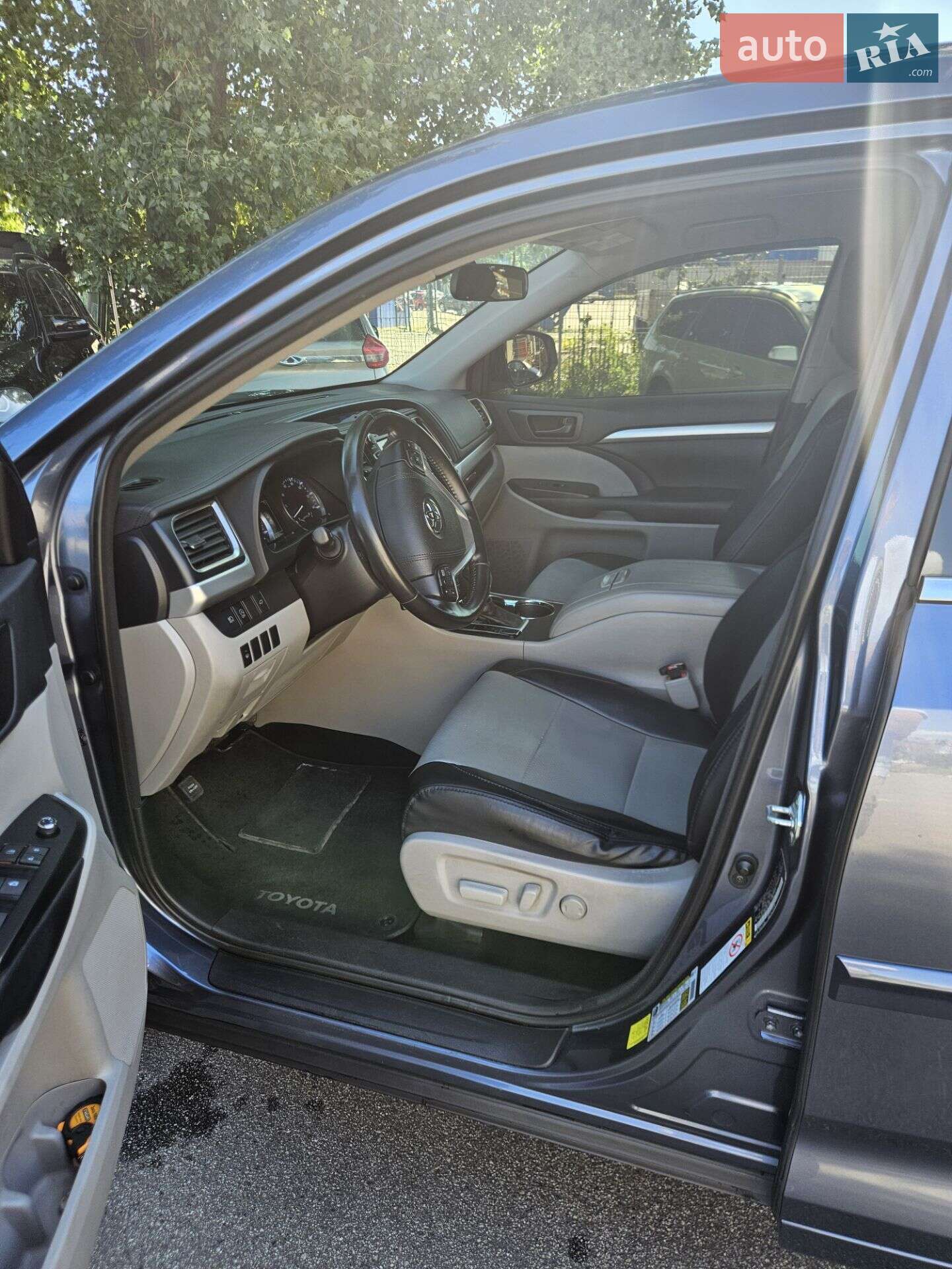 Toyota Highlander 2017 VIN 5TDBZRFH4JS811766 фото оголошення 14 з 21