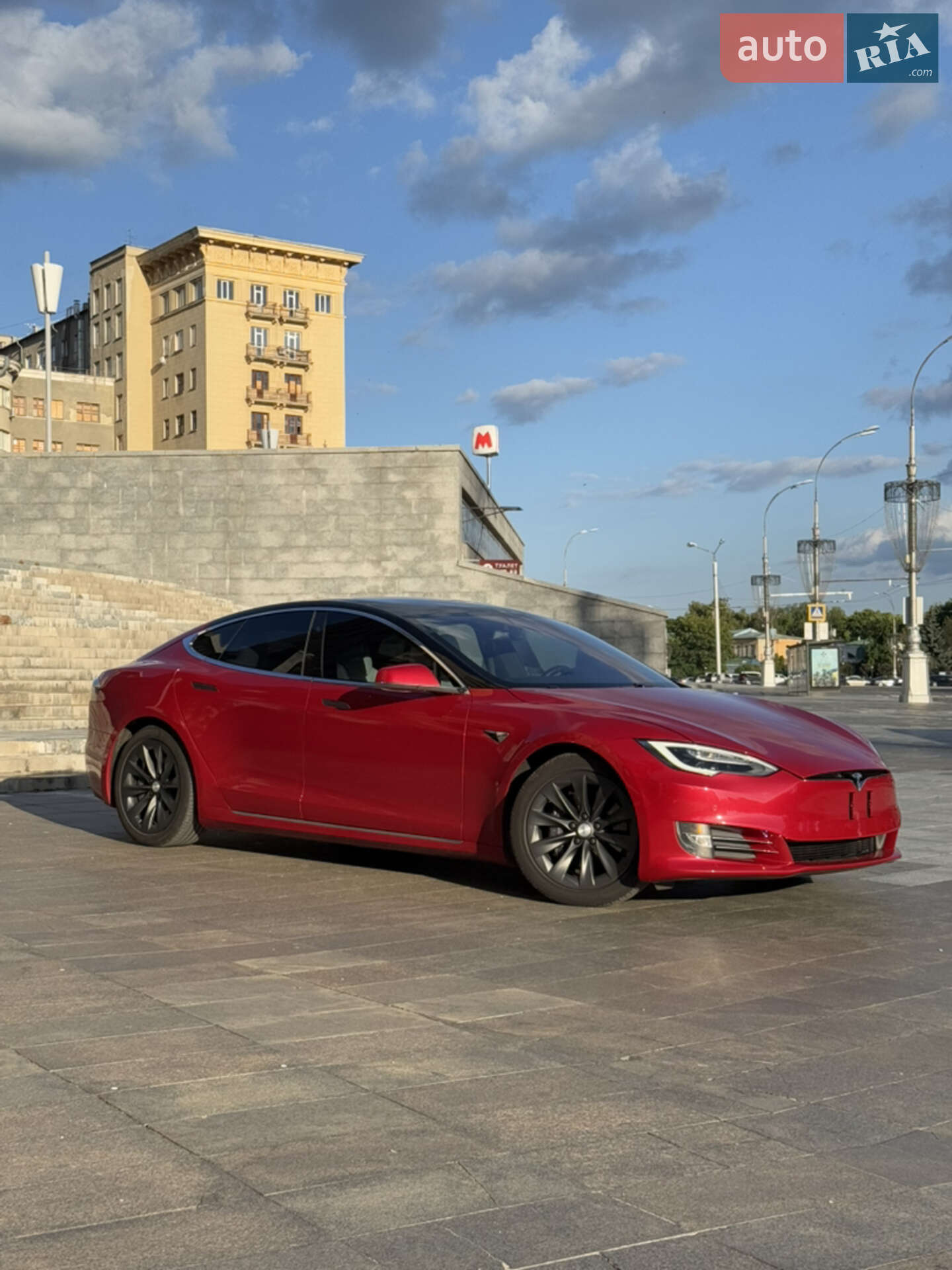 Tesla Model S 2018 VIN 5YJSA1E27JF292027 фото оголошення 2 з 12