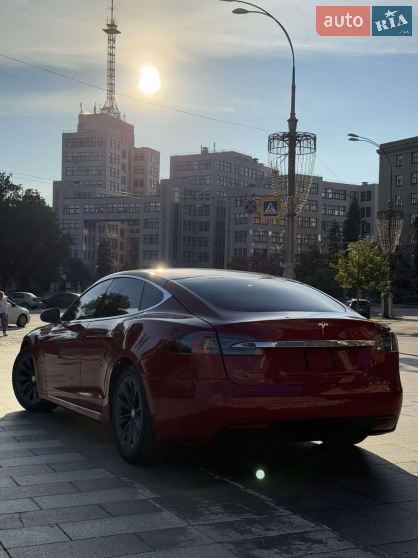 Tesla Model S 2018 VIN 5YJSA1E27JF292027 фото оголошення 3 з 12