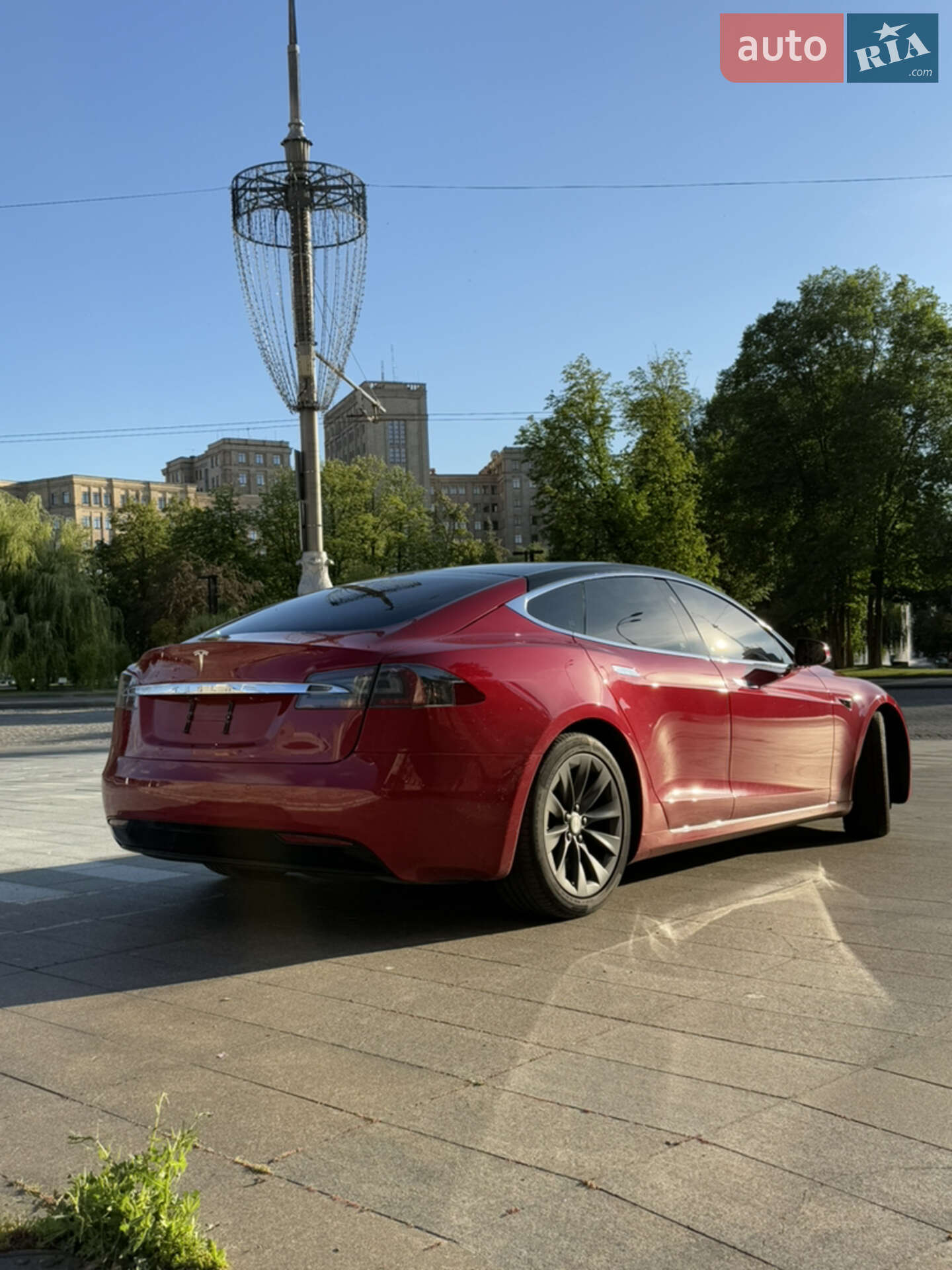 Tesla Model S 2018 VIN 5YJSA1E27JF292027 фото оголошення 4 з 12
