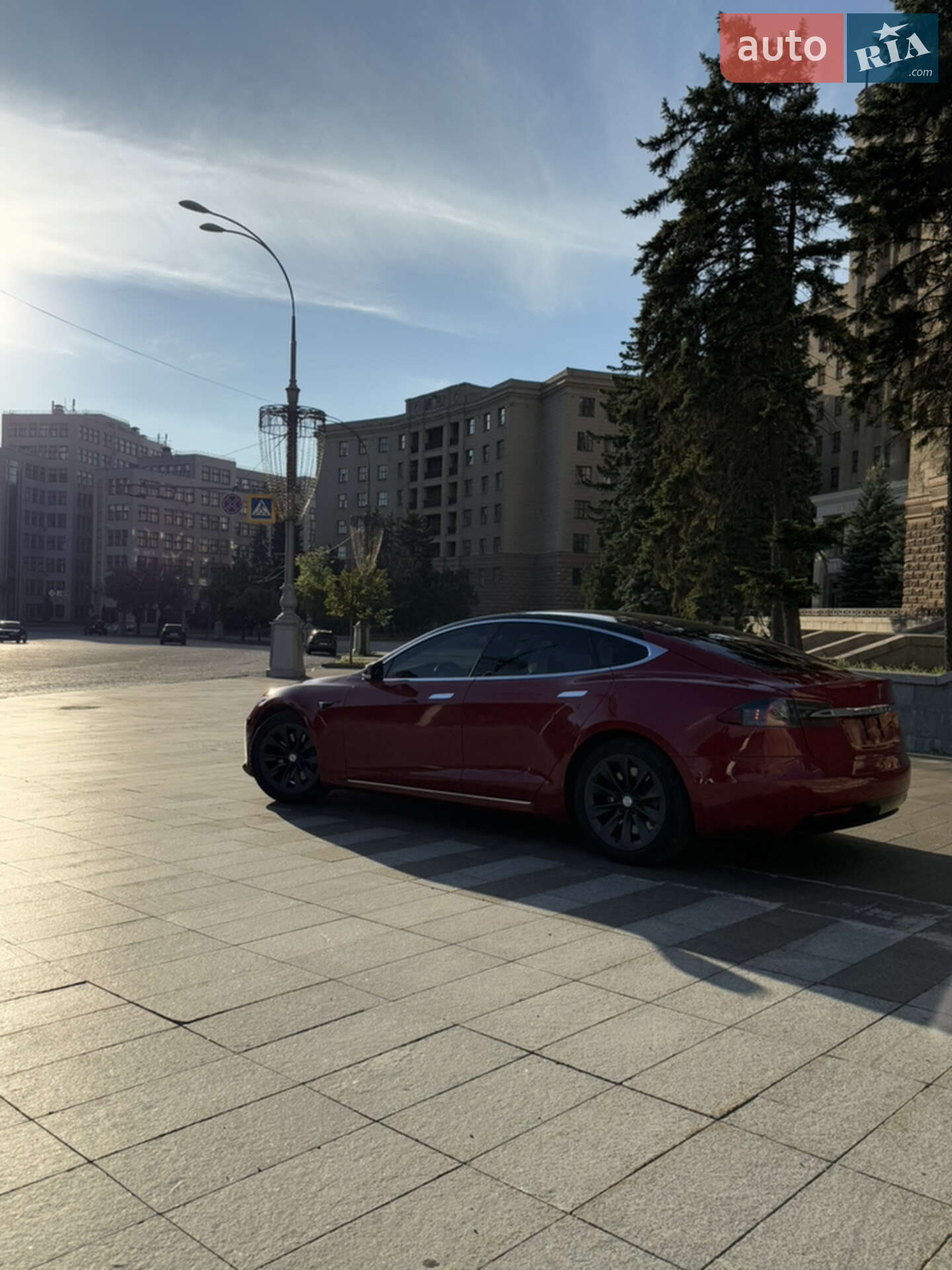 Tesla Model S 2018 VIN 5YJSA1E27JF292027 фото оголошення 5 з 12