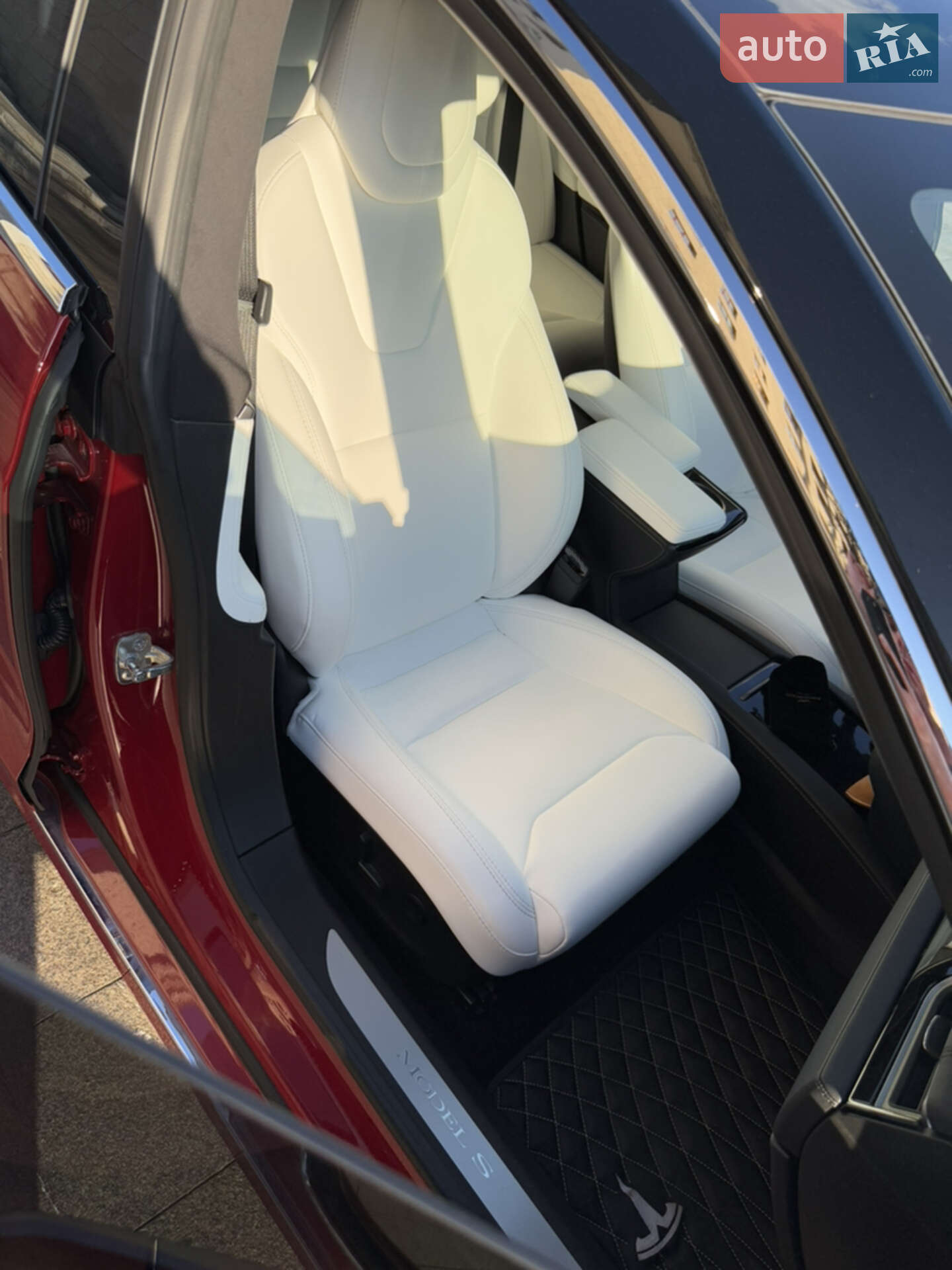 Tesla Model S 2018 VIN 5YJSA1E27JF292027 фото оголошення 7 з 12