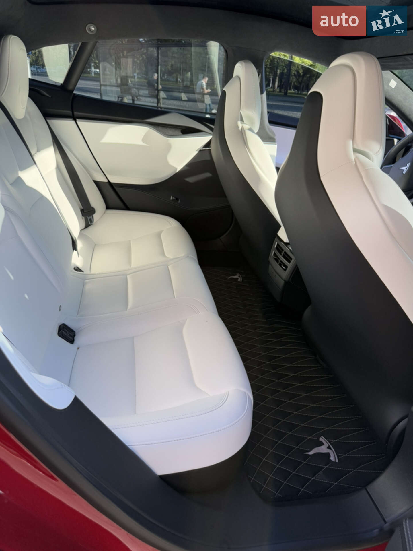 Tesla Model S 2018 VIN 5YJSA1E27JF292027 фото оголошення 8 з 12