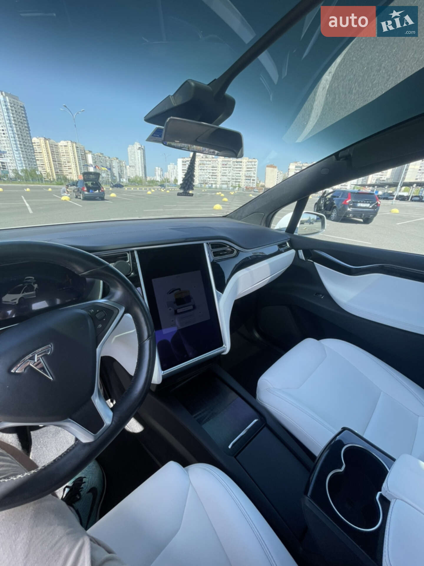 Tesla Model X 2017 VIN 5YJXCBE25HF067055 фото оголошення 12 з 13