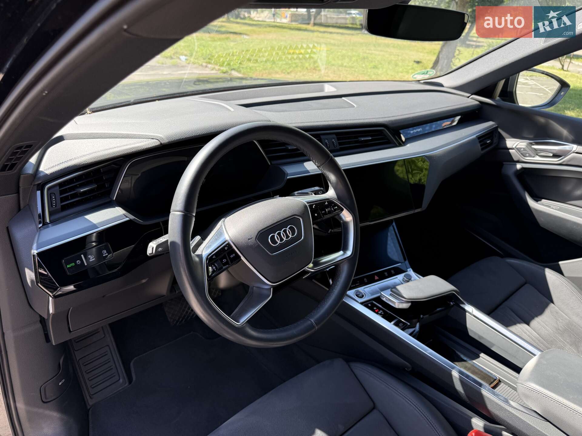 Audi e-tron 2021 VIN WAUZZZGE9NB015012 фото оголошення 15 з 42