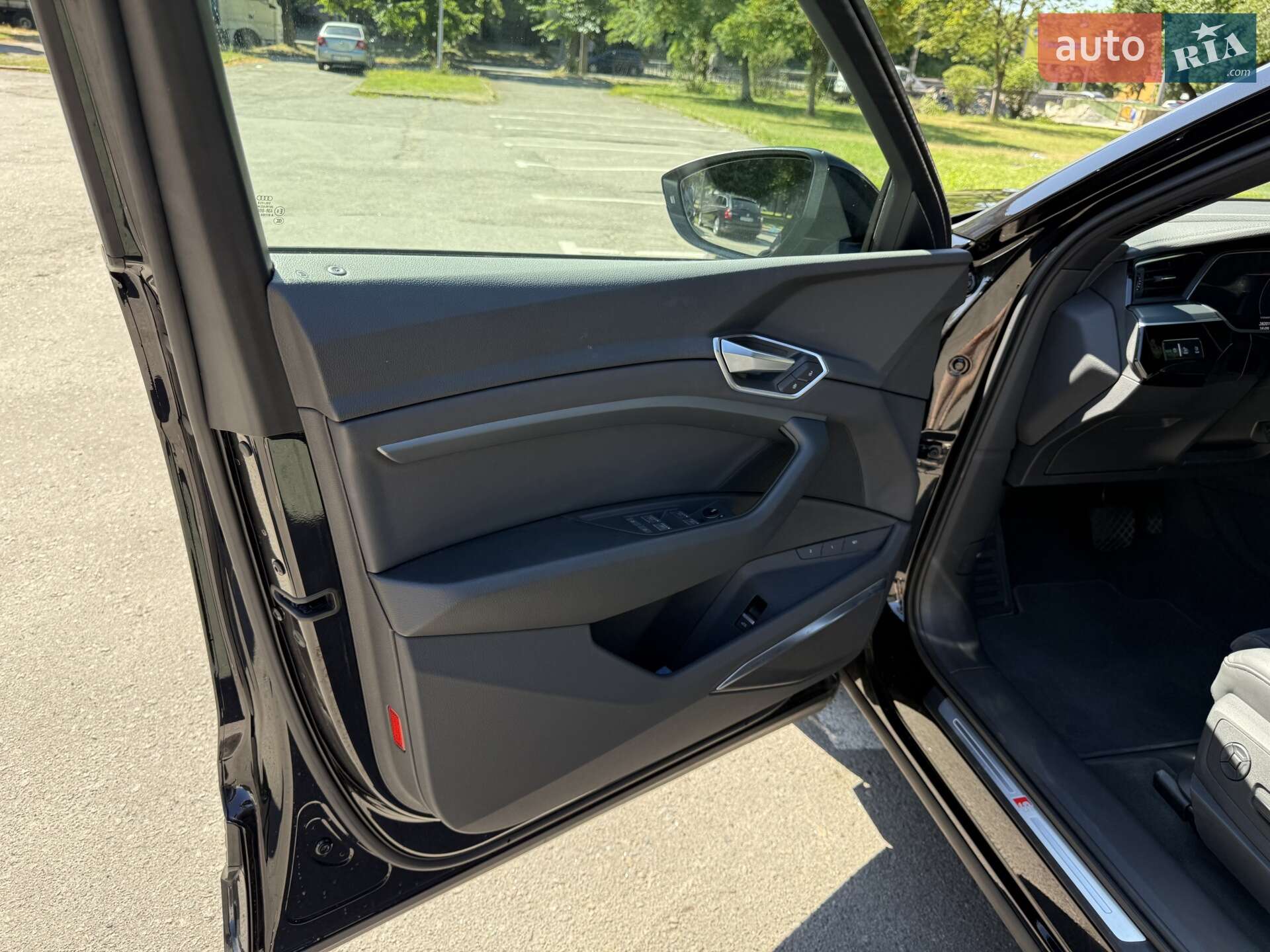Audi e-tron 2021 VIN WAUZZZGE9NB015012 фото оголошення 24 з 42