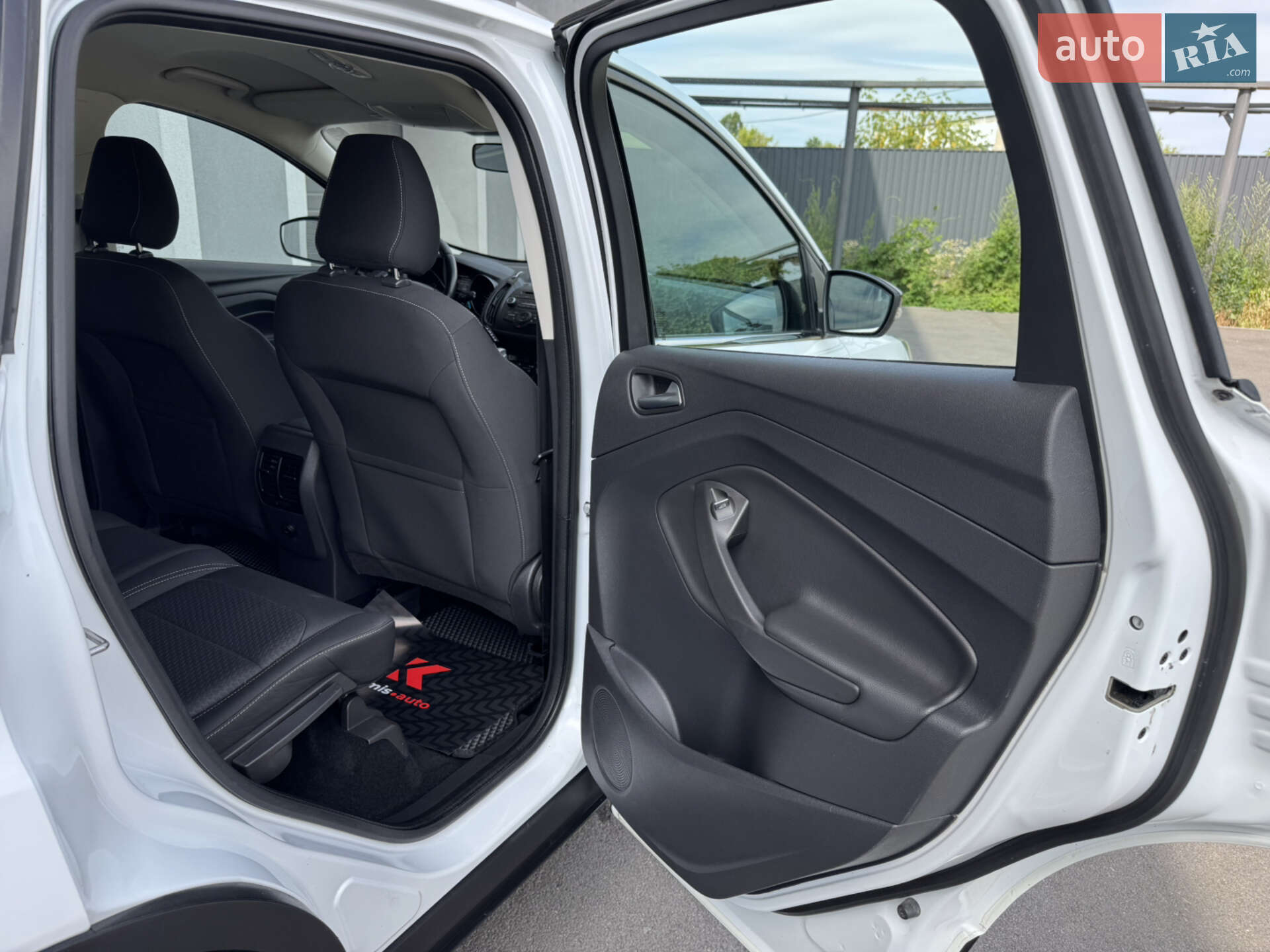 Ford Kuga 2017 VIN WF0AXXWPMAHC79140 фото оголошення 50 з 63