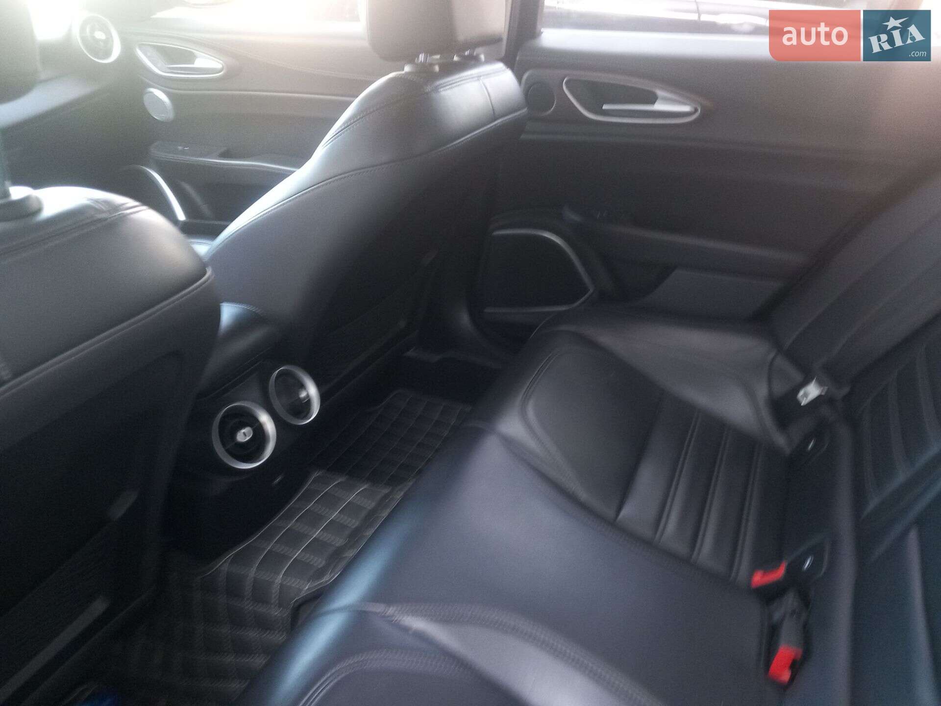 Alfa Romeo Giulia 2017 VIN ZARFAECN5H7551089 фото оголошення 2 з 22