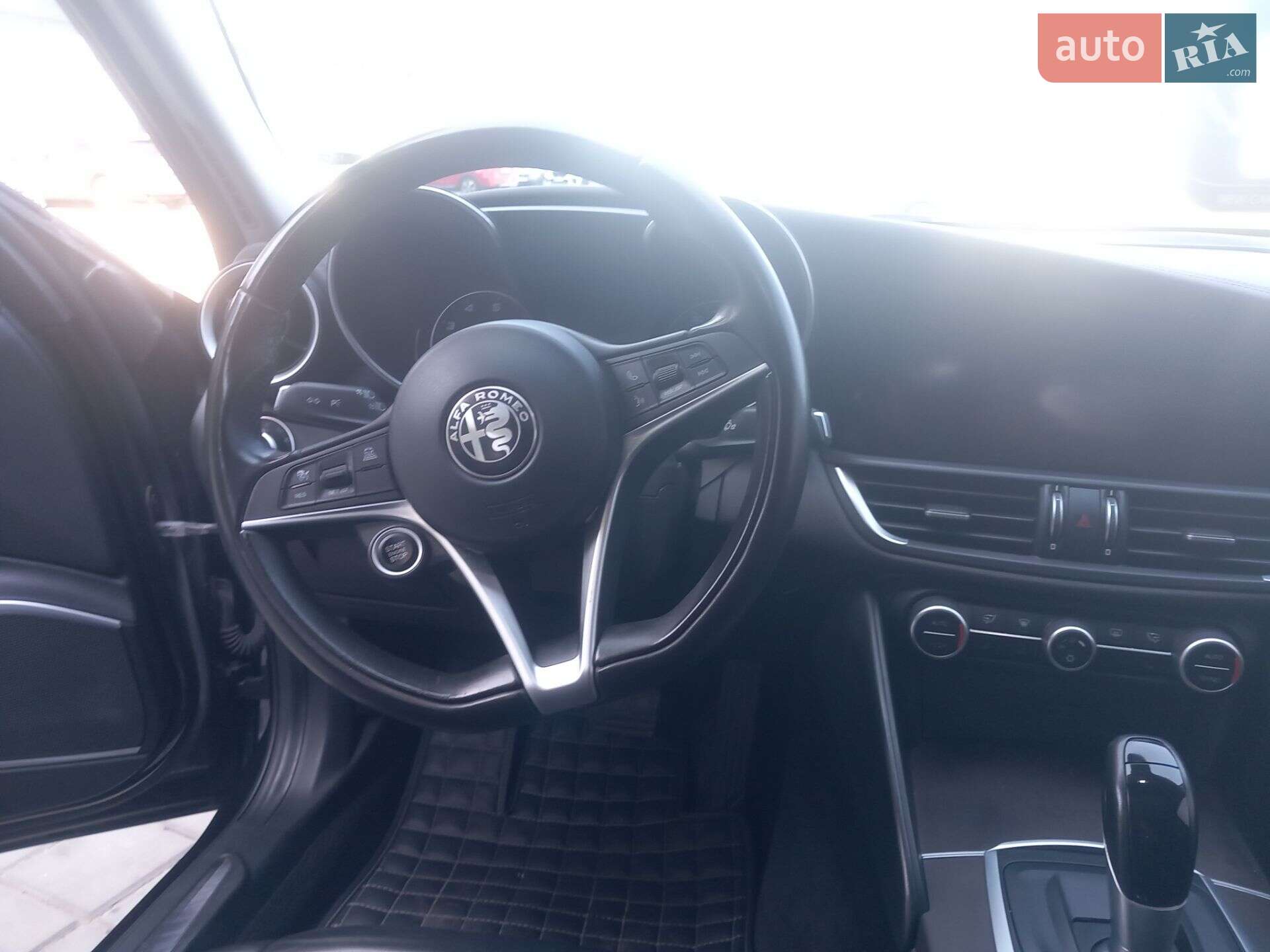 Alfa Romeo Giulia 2017 VIN ZARFAECN5H7551089 фото оголошення 17 з 22