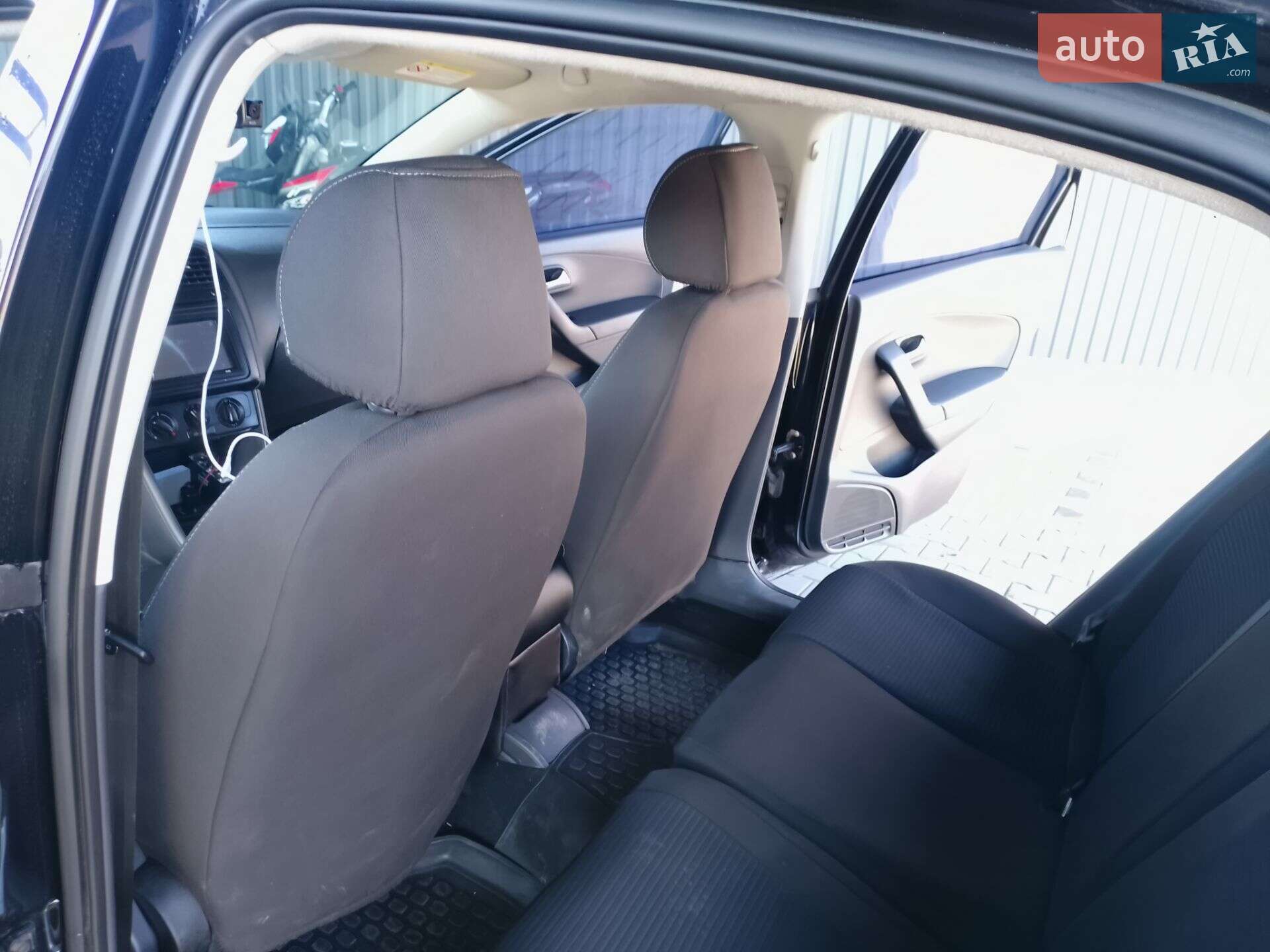Volkswagen Polo 2011 VIN XW8ZZZ61ZCG025984 фото оголошення 23 з 24