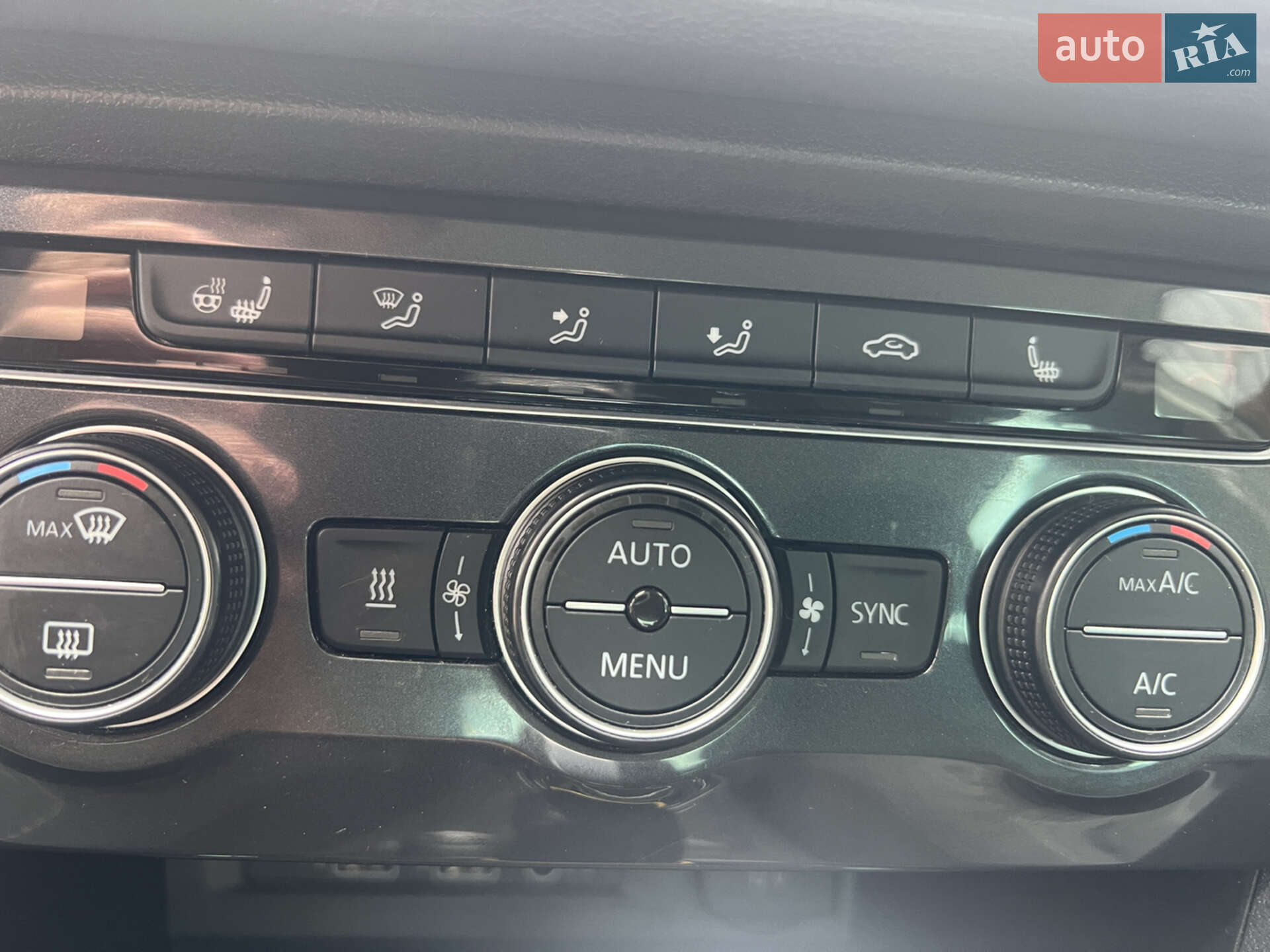 Volkswagen Tiguan 2019 VIN WVGZZZ5NZKW973418 фото оголошення 11 з 30