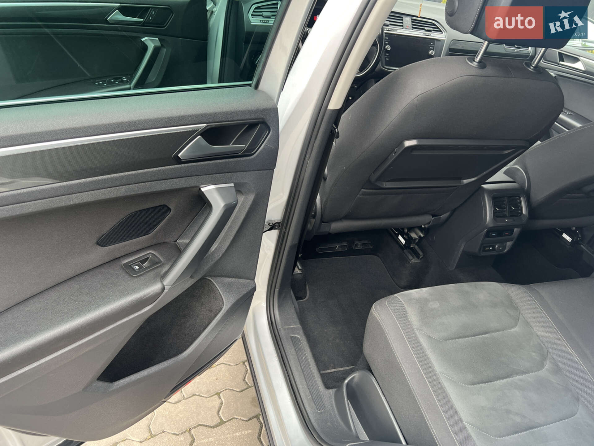 Volkswagen Tiguan 2019 VIN WVGZZZ5NZKW973418 фото оголошення 17 з 30