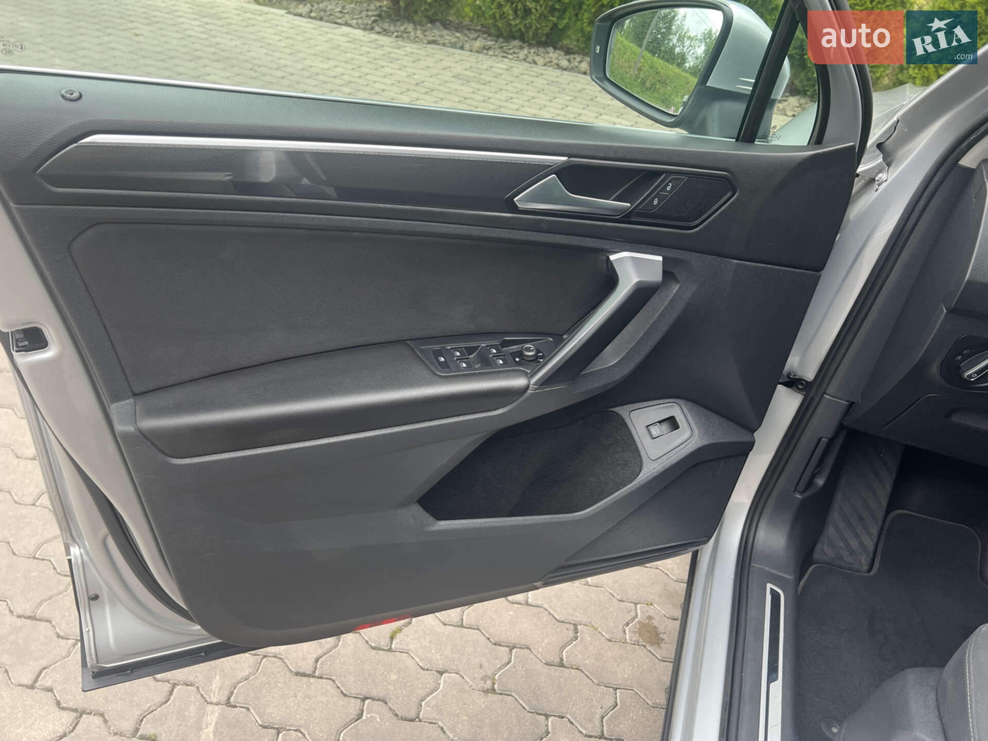 Volkswagen Tiguan 2019 VIN WVGZZZ5NZKW973418 фото оголошення 16 з 30
